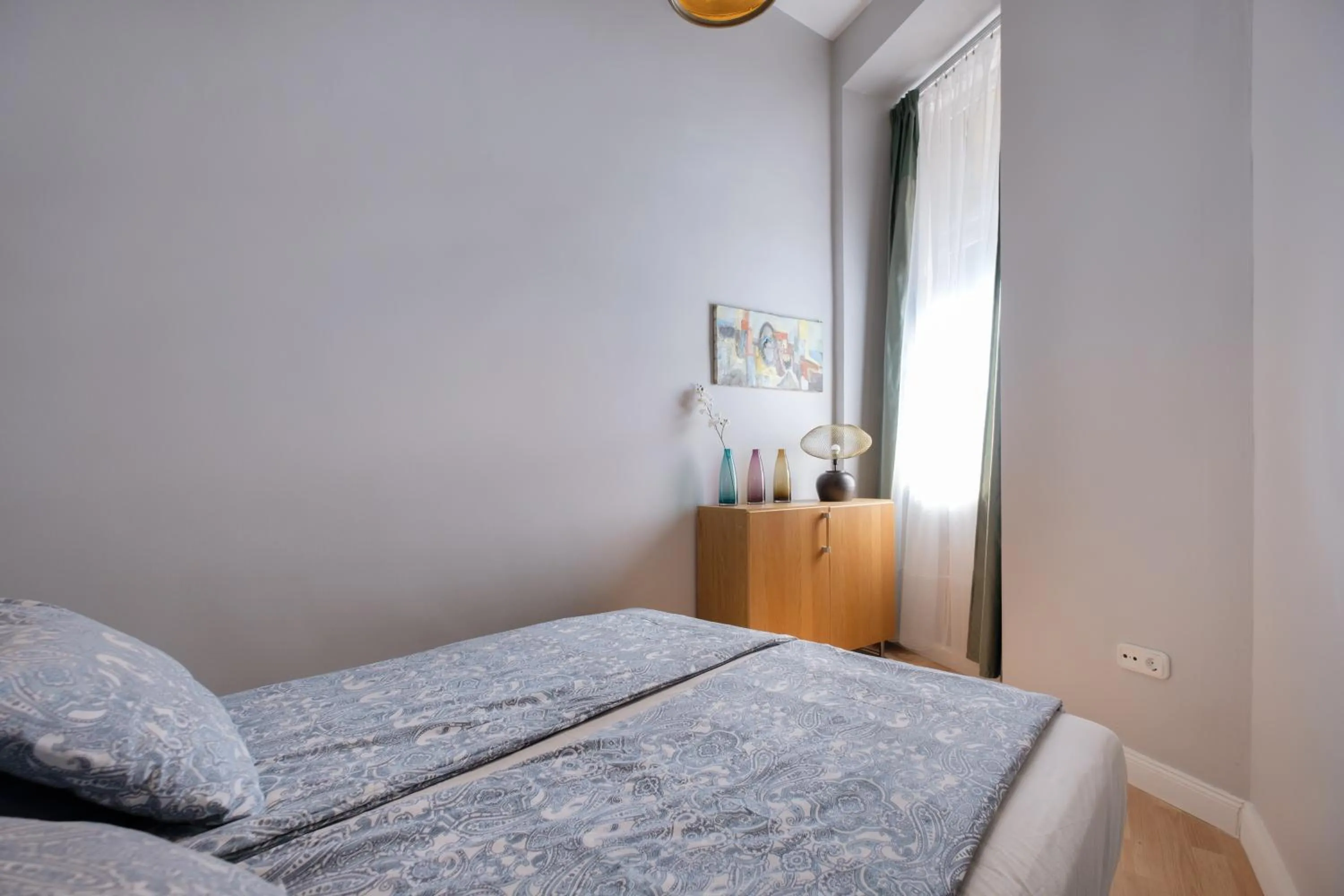 Bedroom, Bed in New York Cafe Apartment in Center