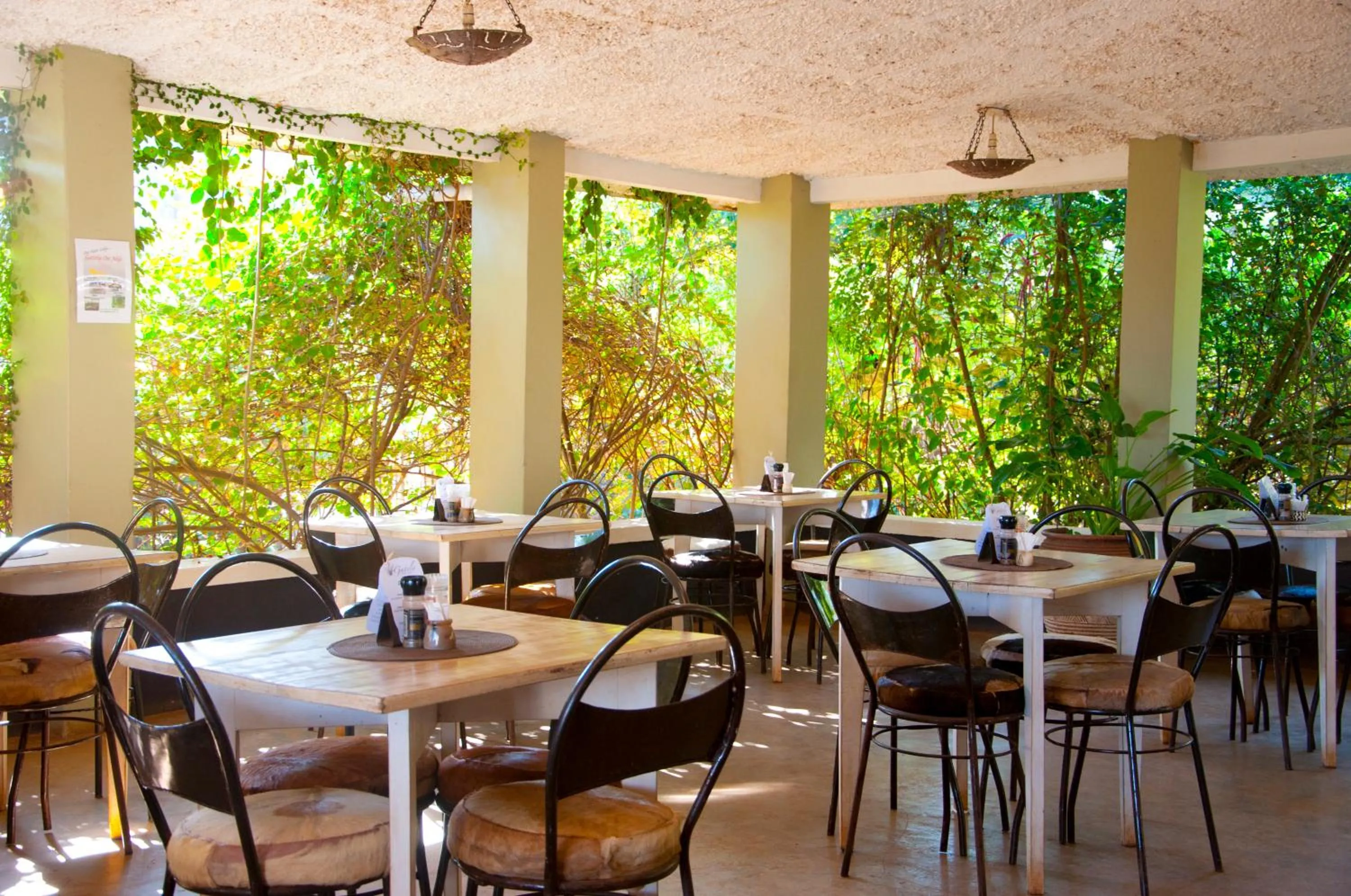 Restaurant/places to eat in Gately Inn Entebbe