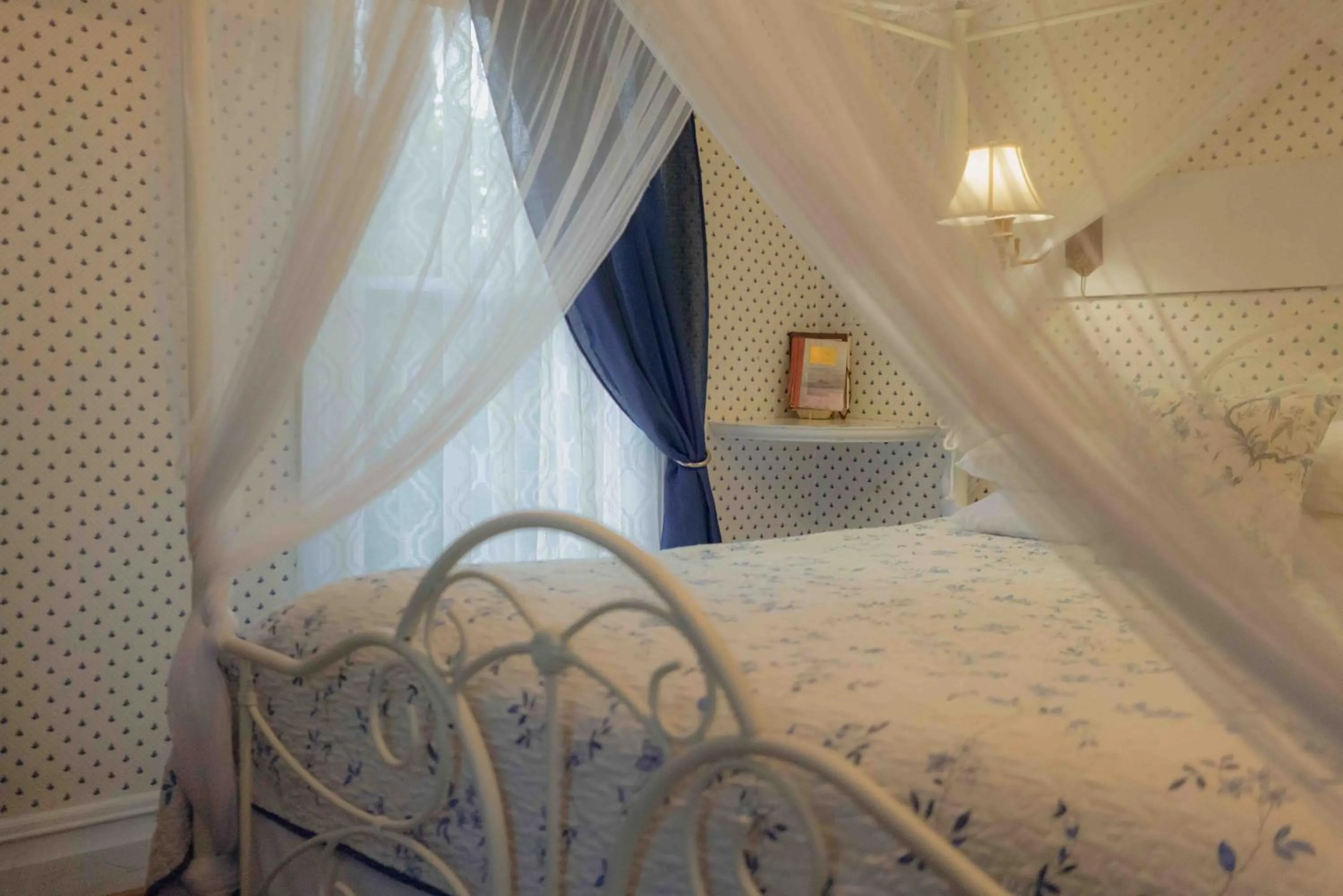 Bed in Cabernet House, an Old World Inn