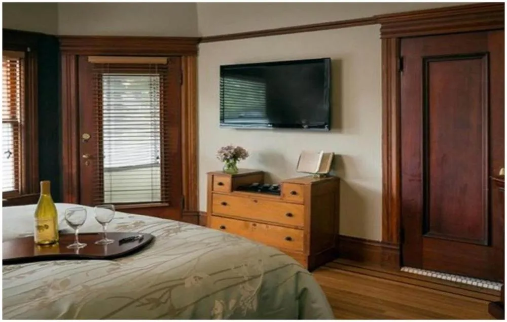 Bed in Cabernet House, an Old World Inn