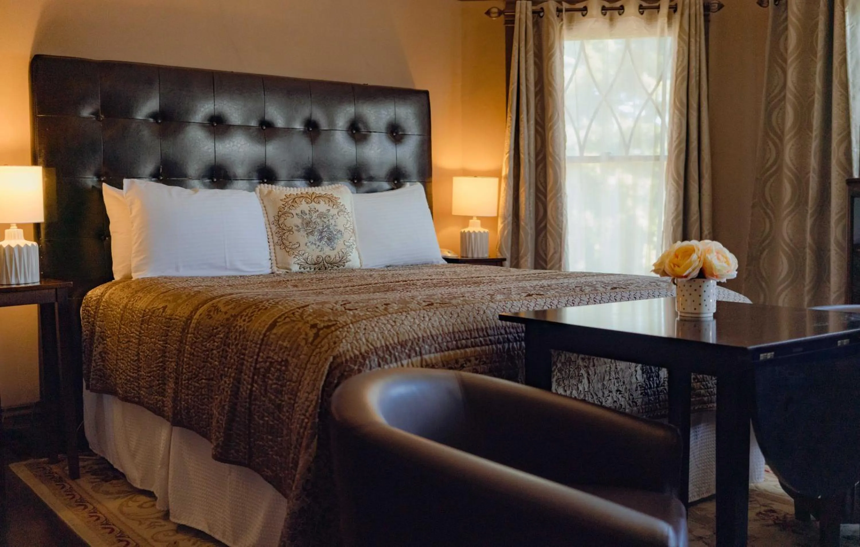 Bed in Cabernet House, an Old World Inn