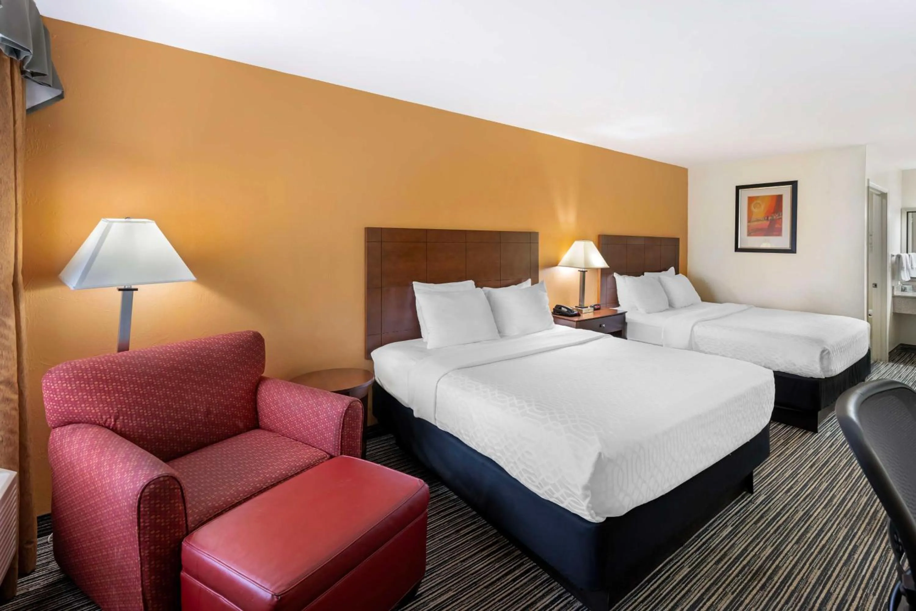 Bedroom, Bed in Best Western Snyder Inn