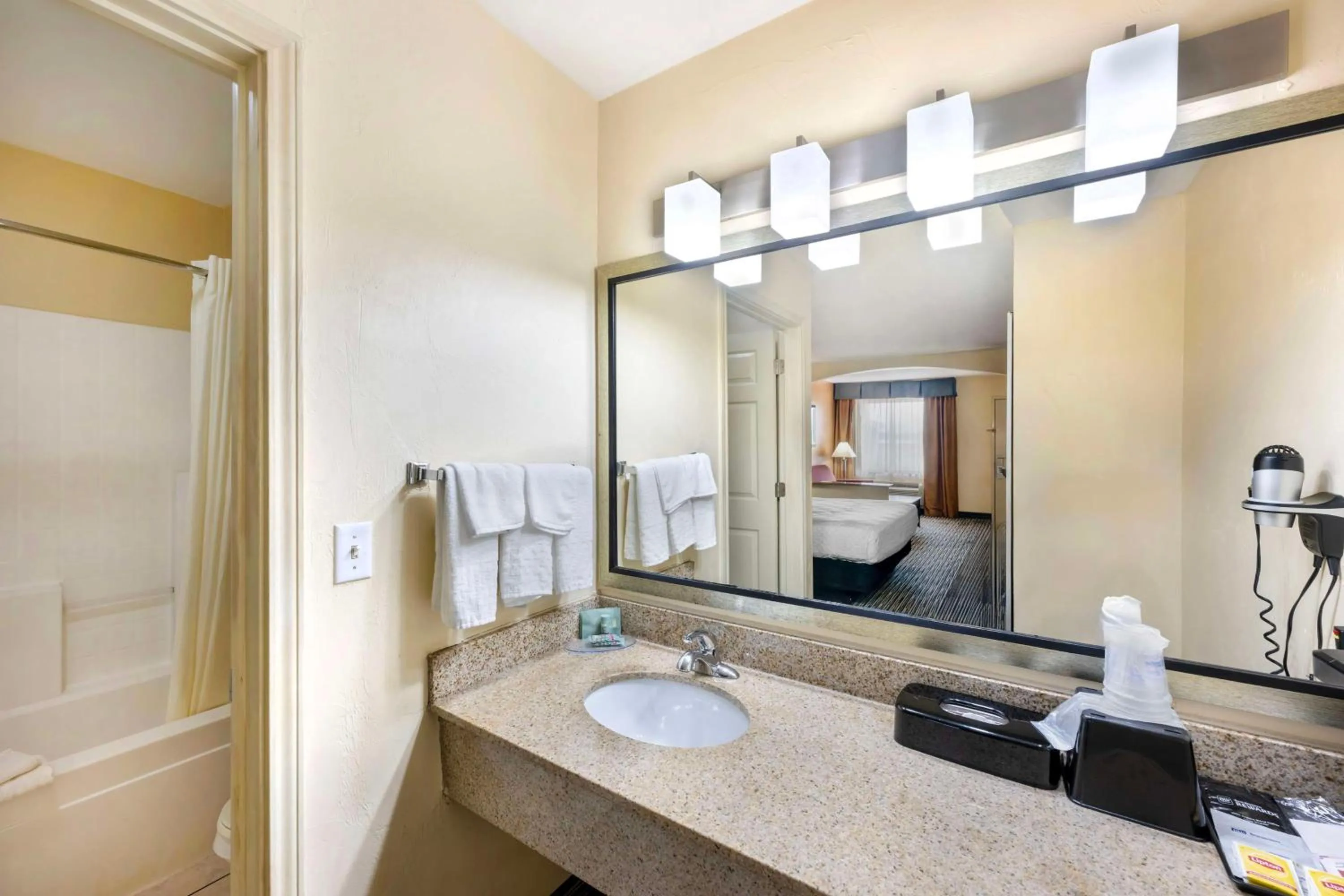 Bathroom in Best Western Snyder Inn
