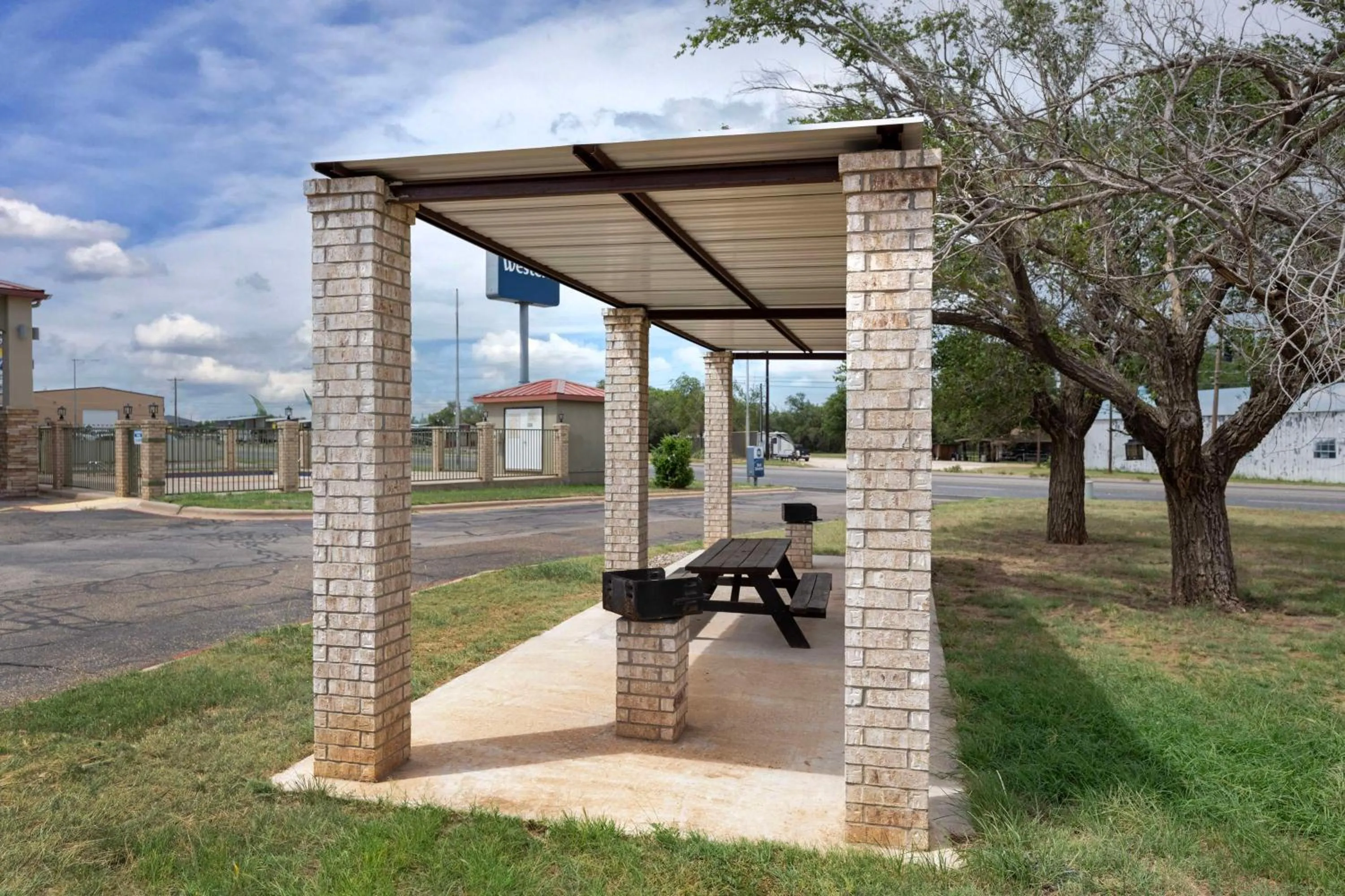 Property building in Best Western Snyder Inn