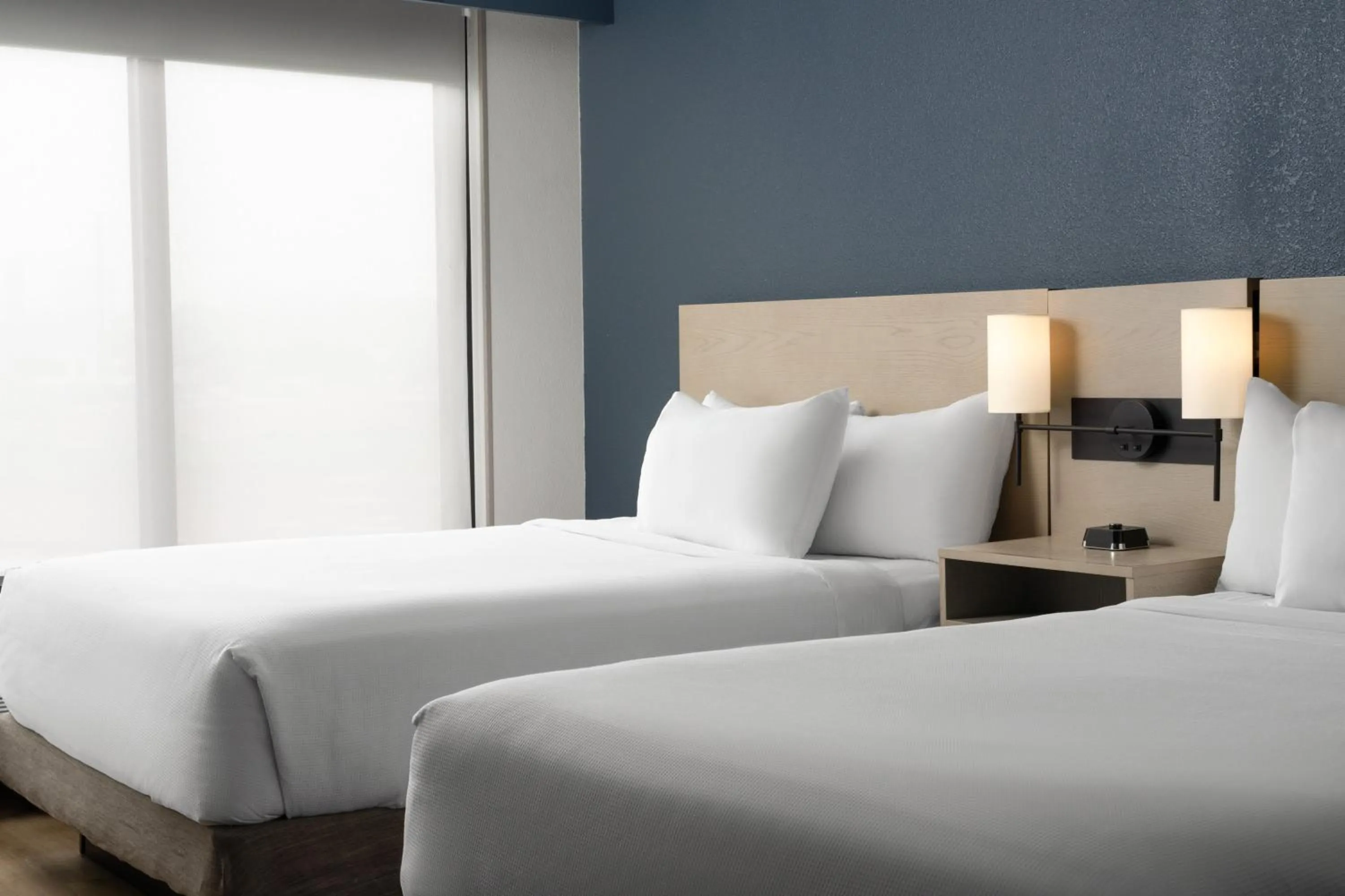 Bed in Hyatt Place Secaucus Meadowlands