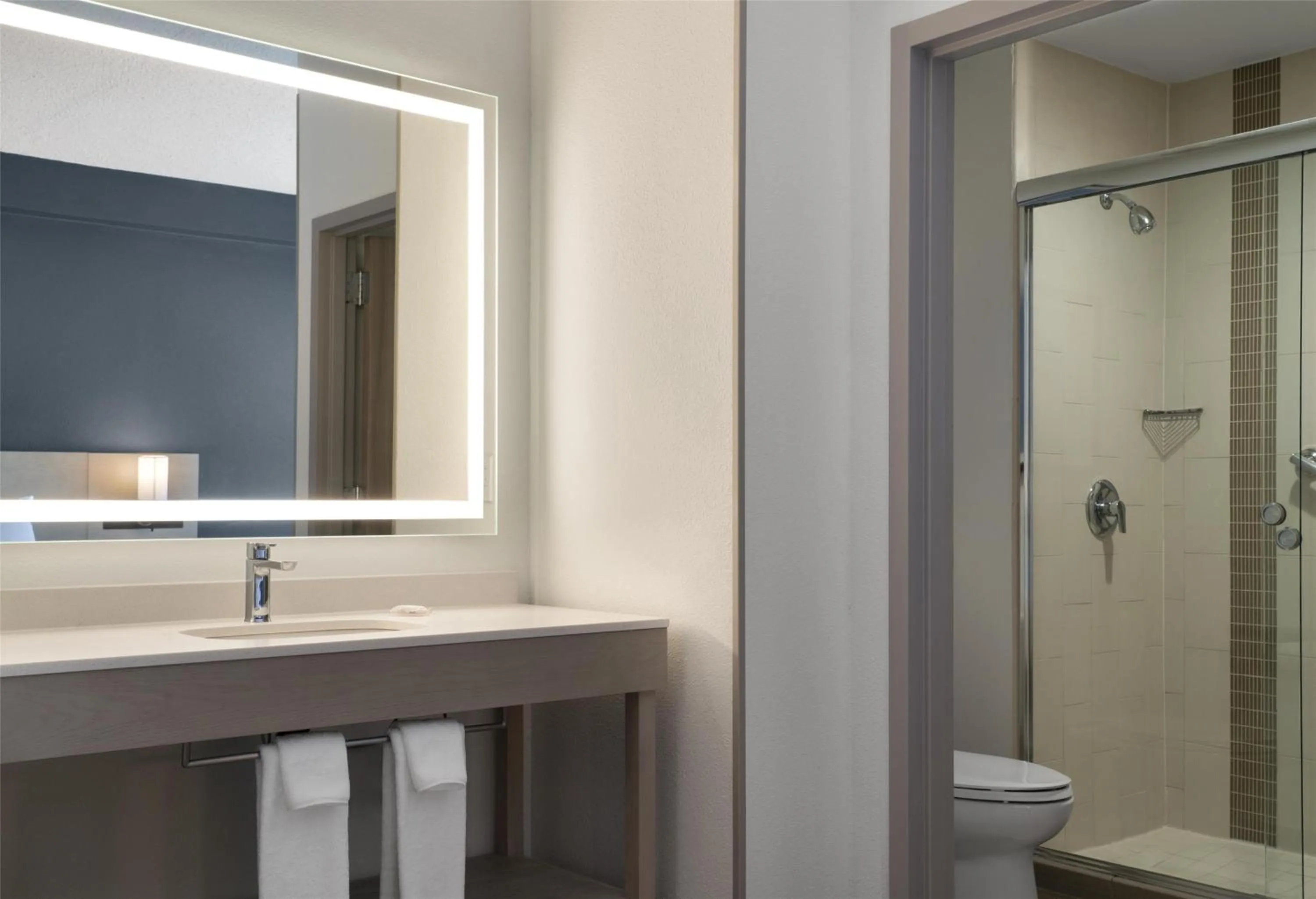 Bathroom in Hyatt Place Secaucus Meadowlands