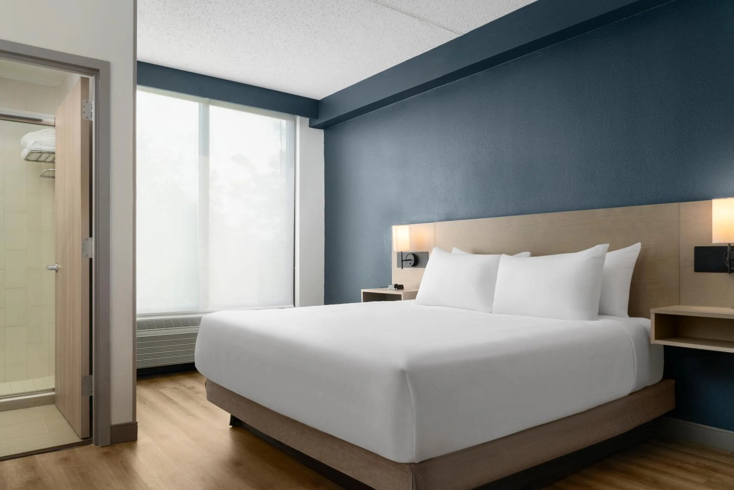 Bed in Hyatt Place Secaucus Meadowlands