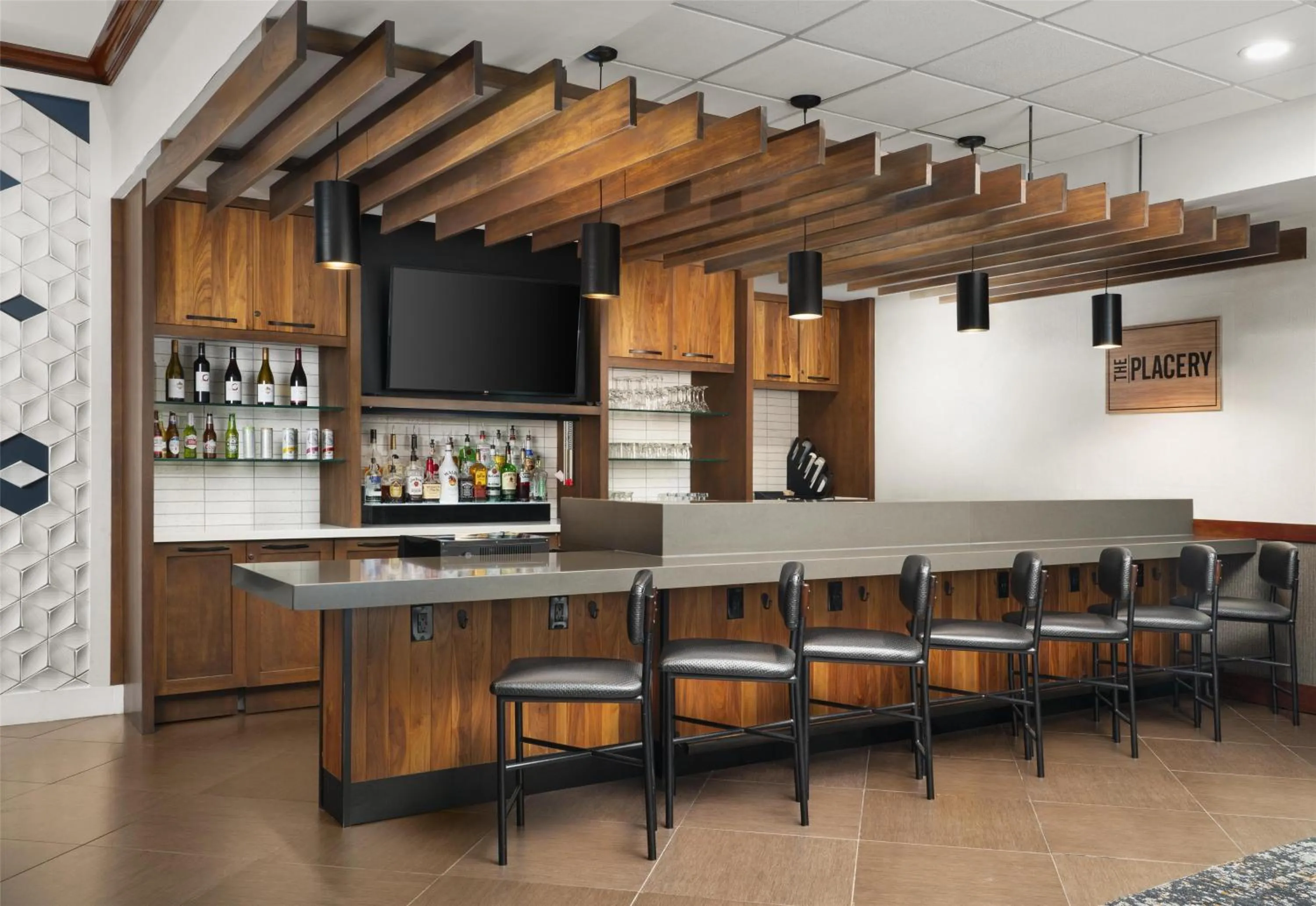 Lounge or bar in Hyatt Place Secaucus Meadowlands