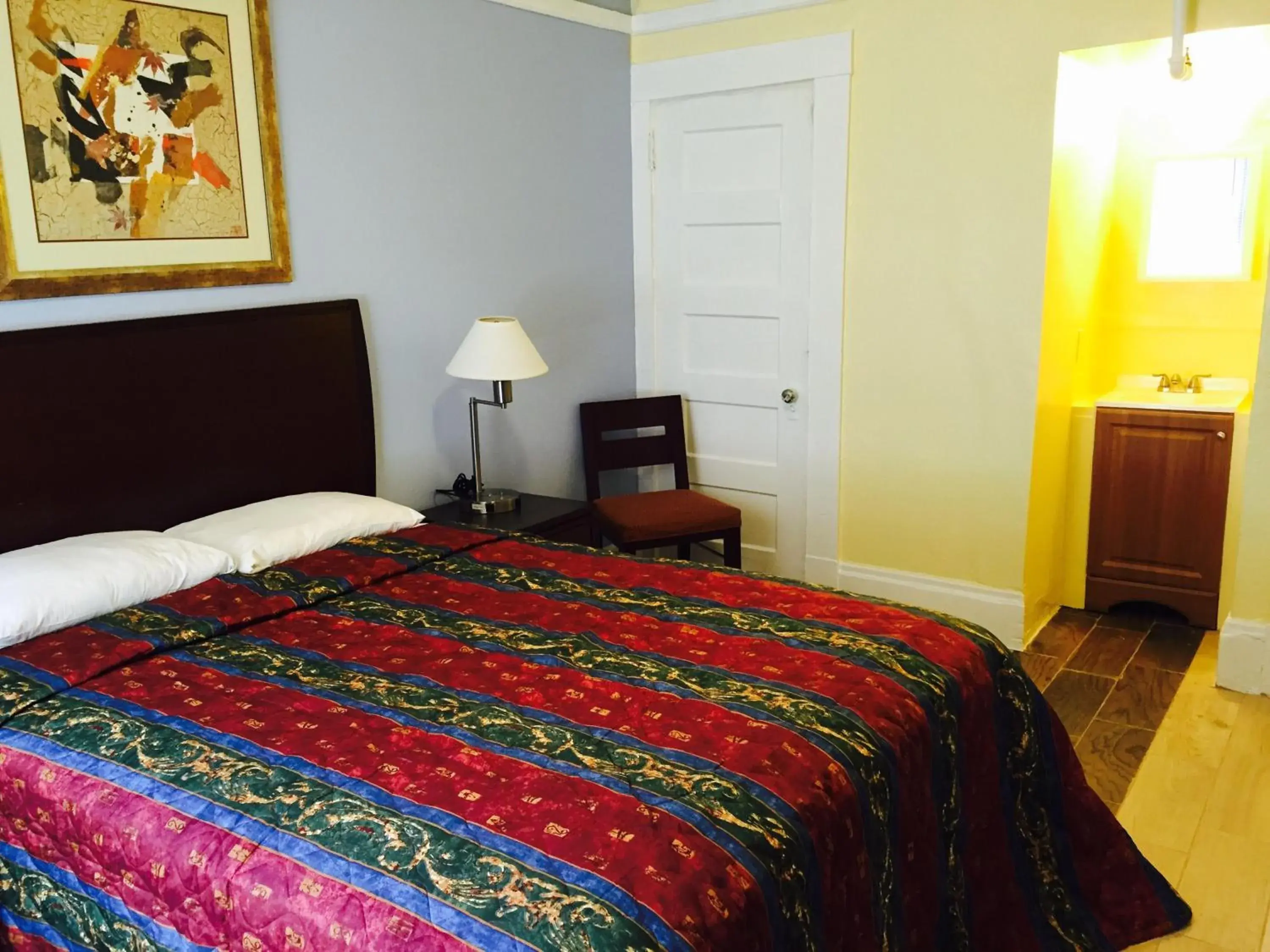 Standard Queen Room With Private bathroom in Aldrich Hotel Standard Queen Room With Private bathroom in Aldrich Hotel