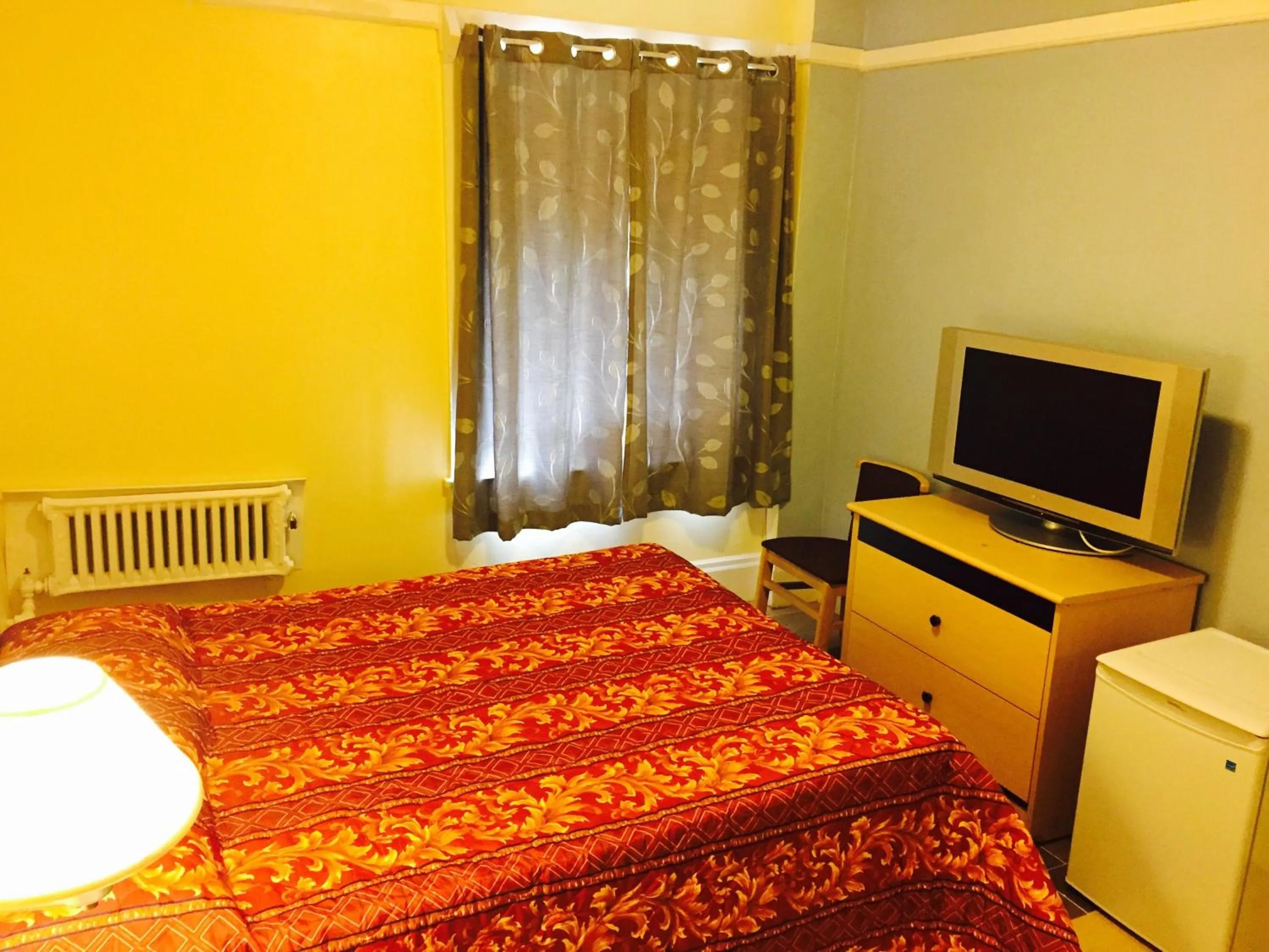 Bed in Aldrich Hotel