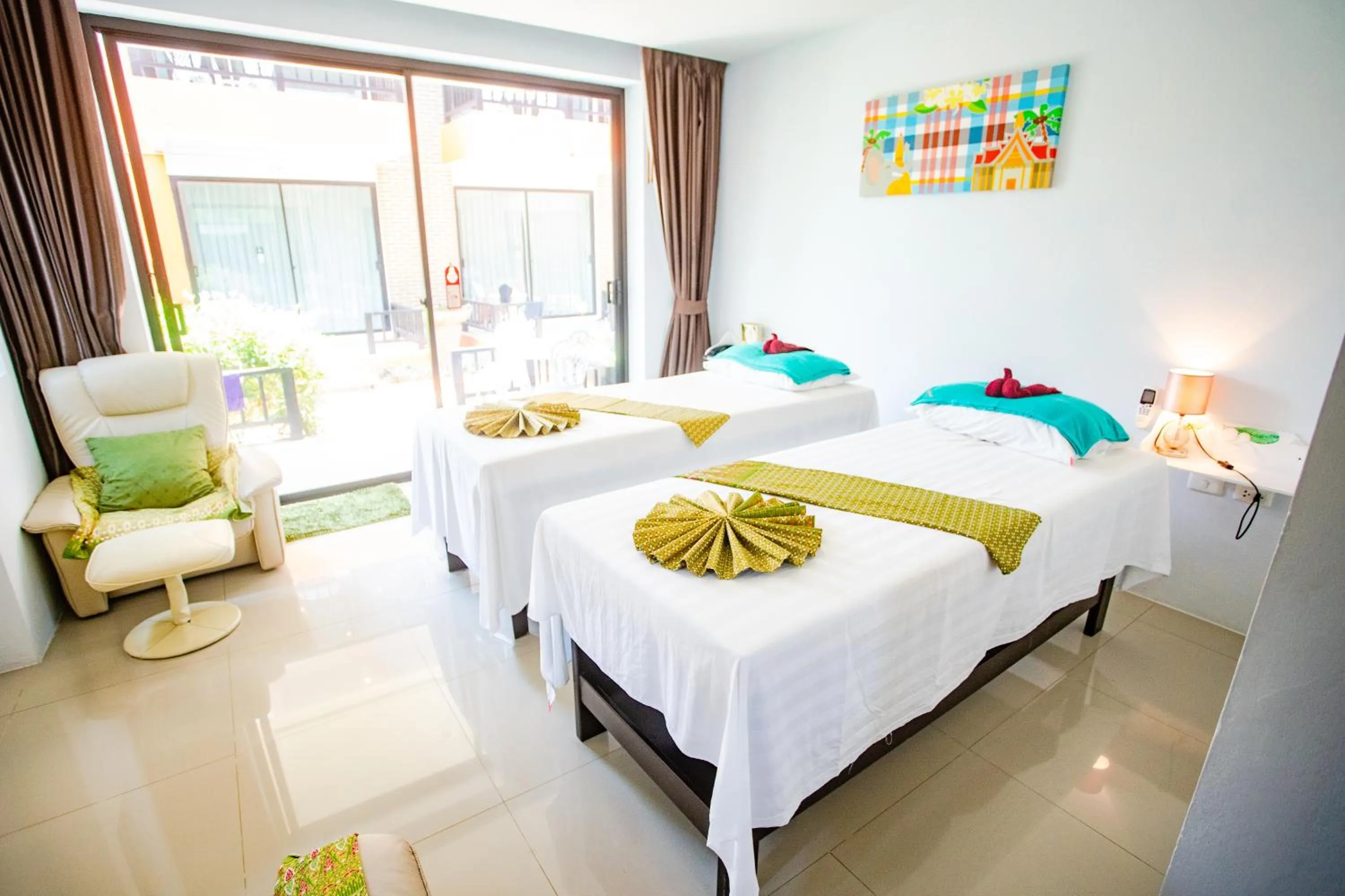 Massage, Bed in The Spa Garden