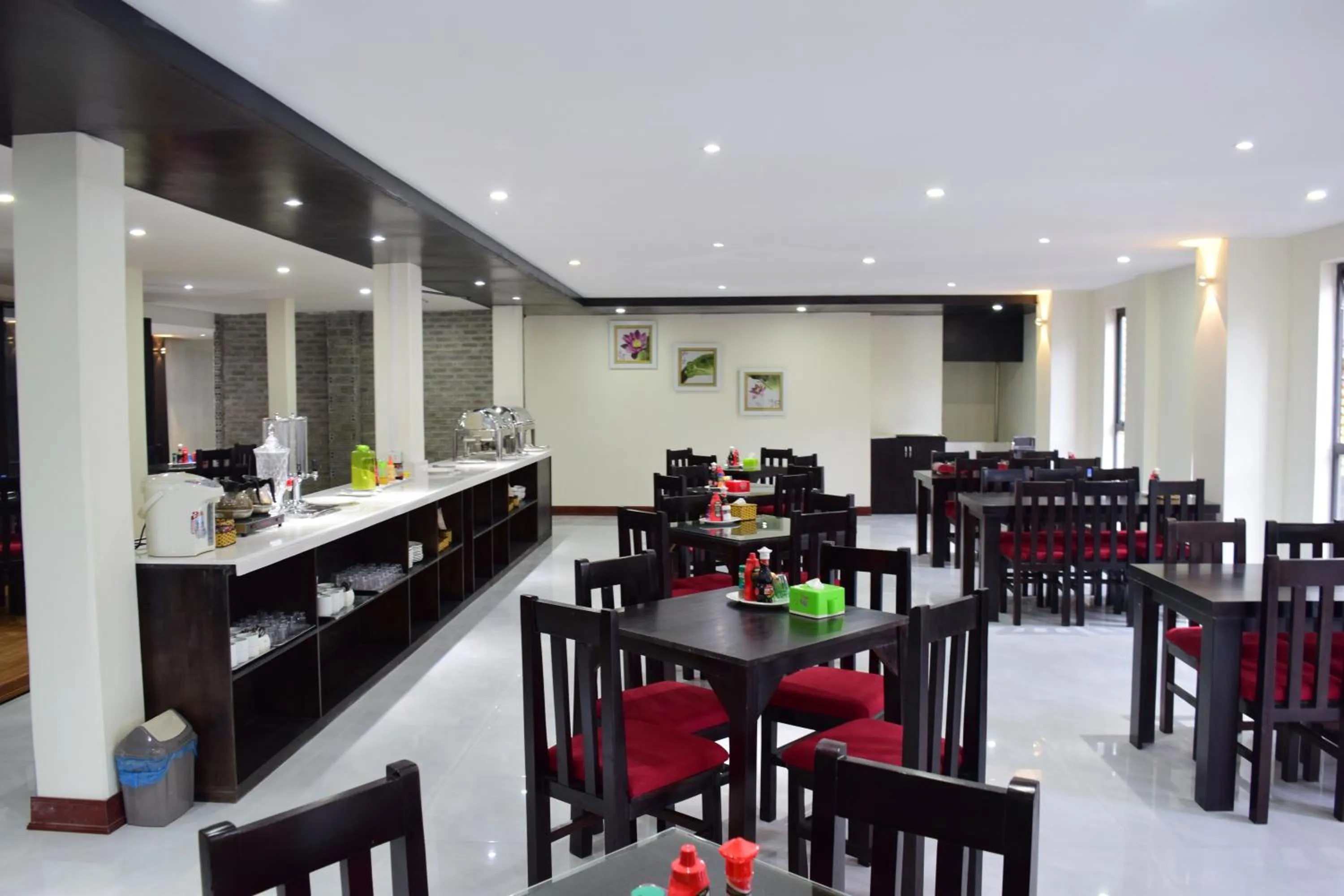 Restaurant/places to eat in Phuong Nam Hotel