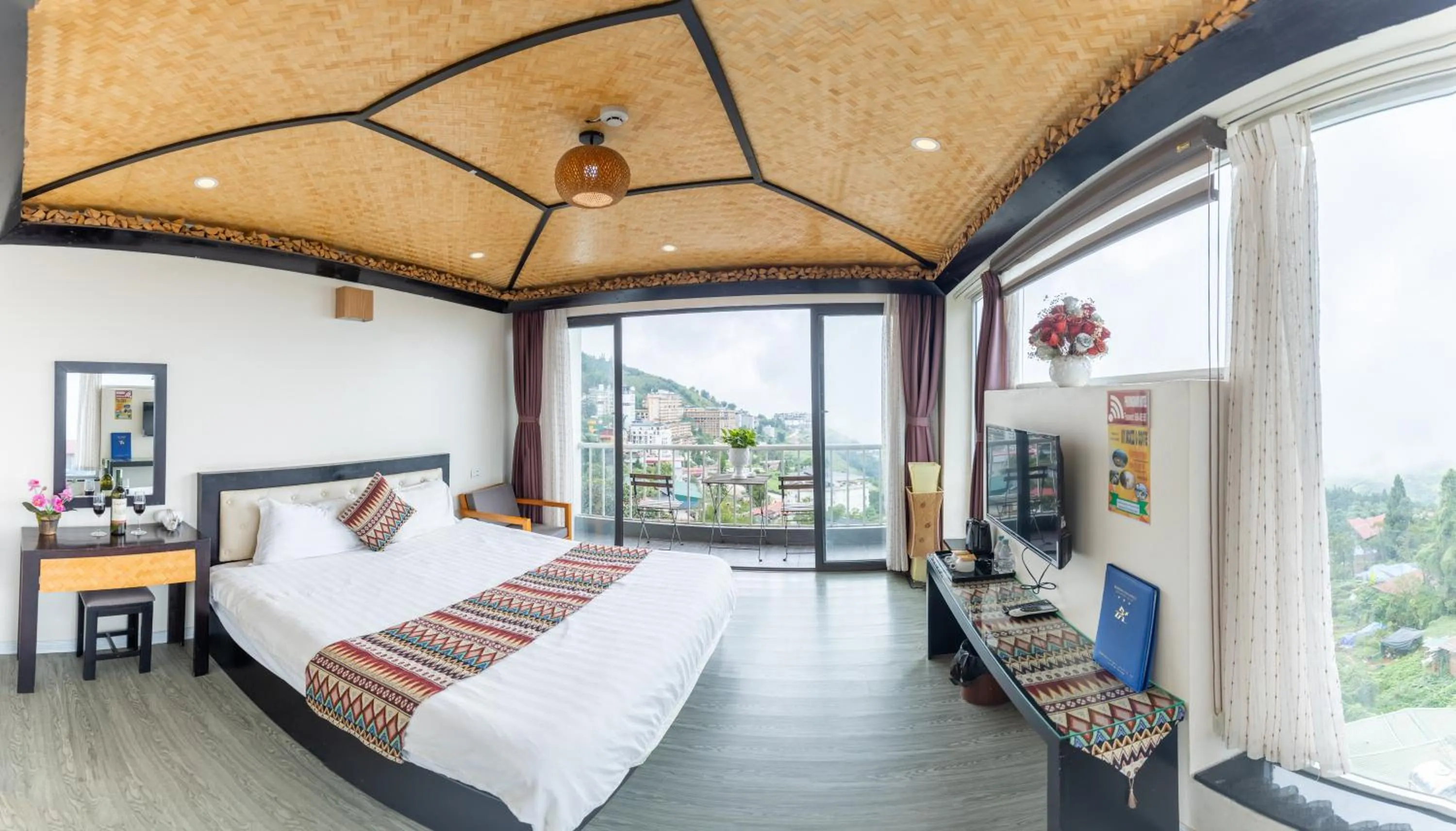 View (from property/room), Bed in Phuong Nam Hotel