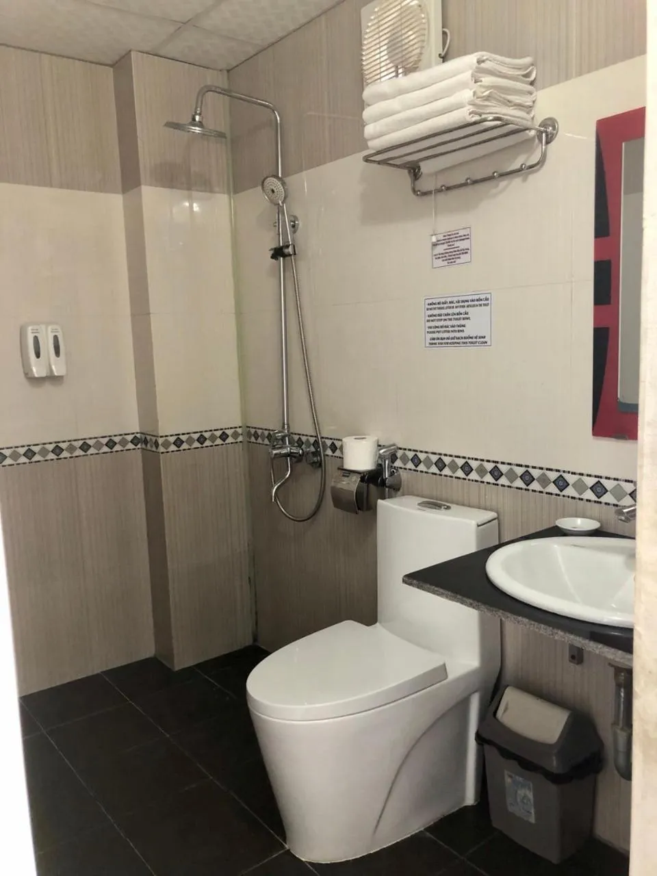 Bathroom in Phuong Nam Hotel