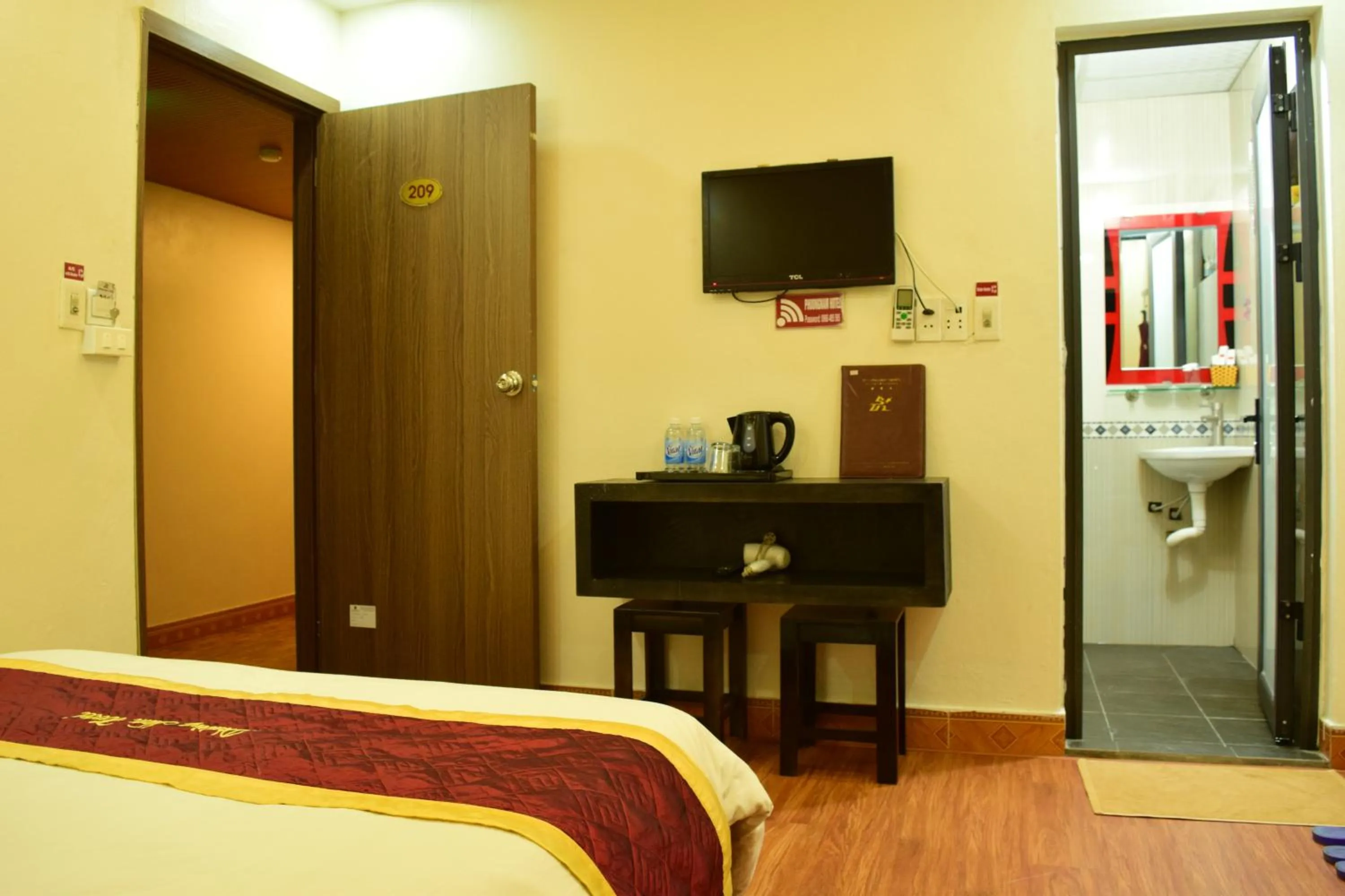 Photo of the whole room, Bed in Phuong Nam Hotel