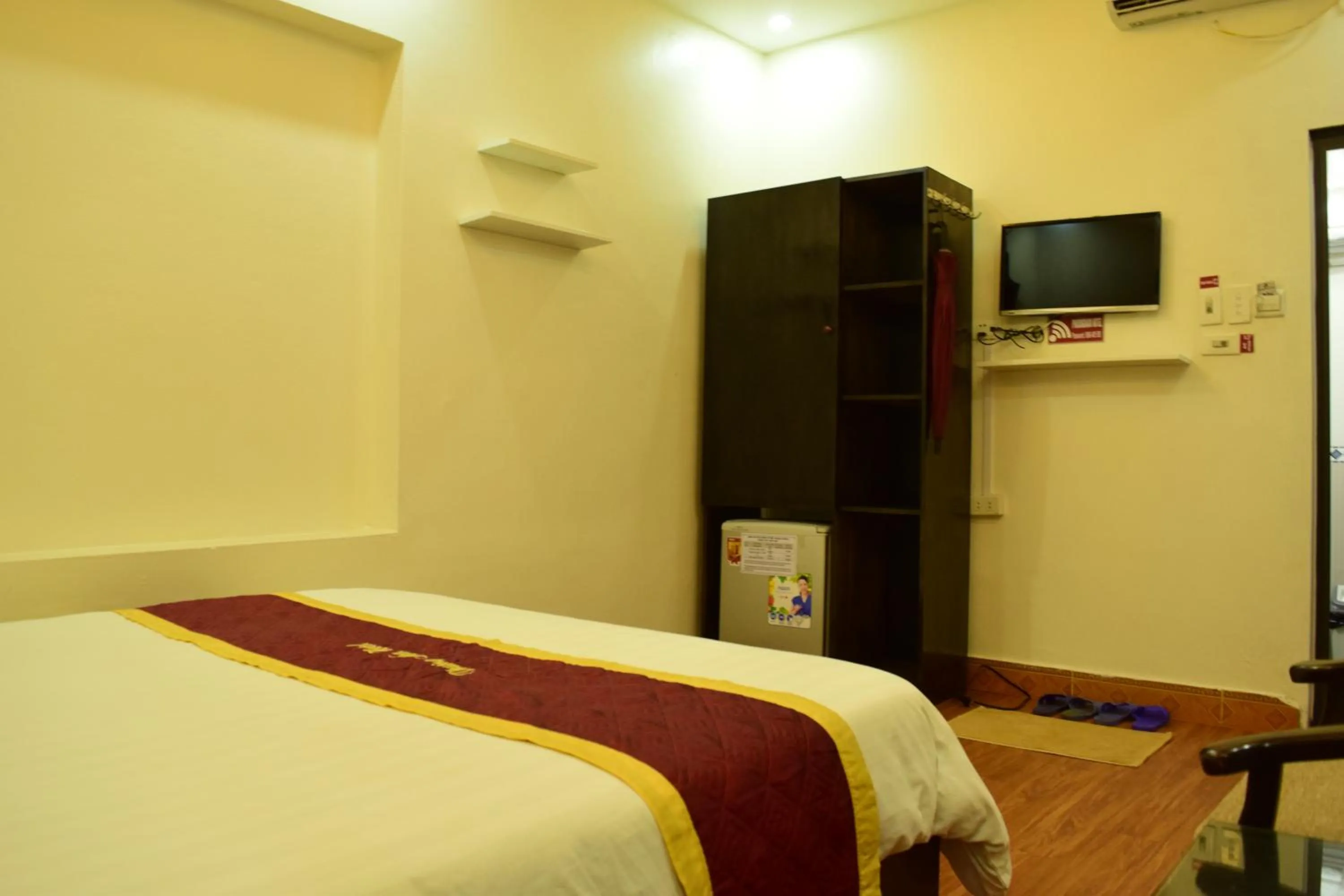 Photo of the whole room, Bed in Phuong Nam Hotel