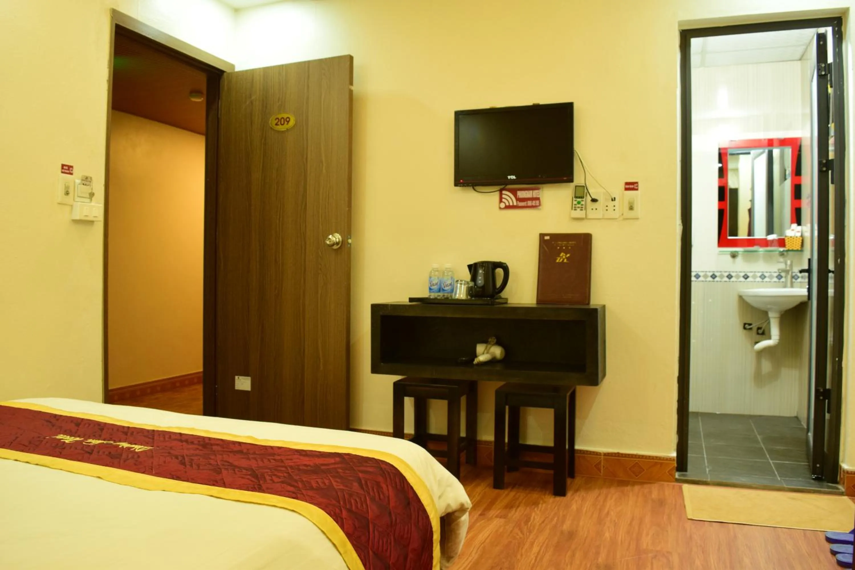 Photo of the whole room, Bed in Phuong Nam Hotel