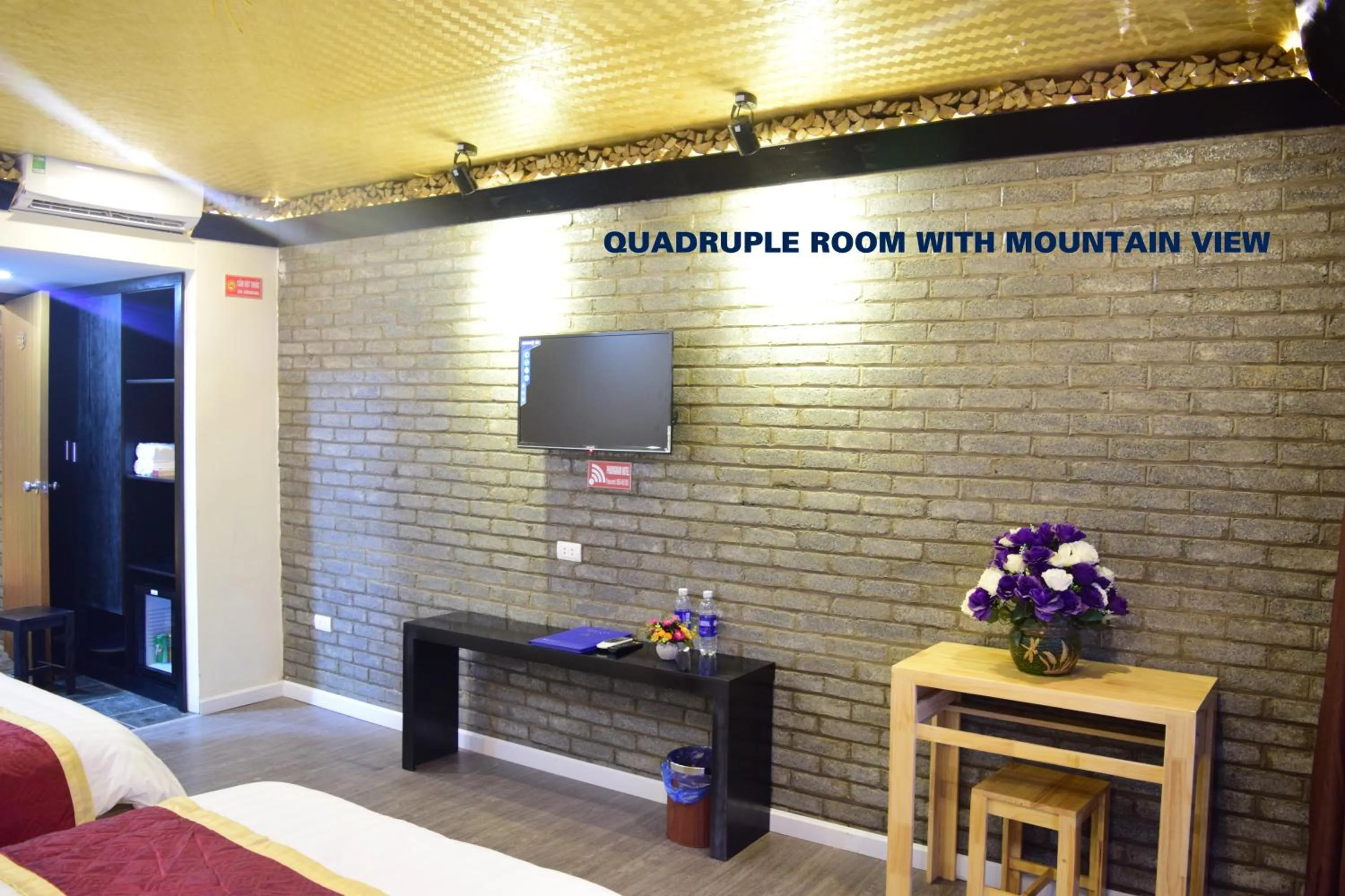 Photo of the whole room, Bed in Phuong Nam Hotel