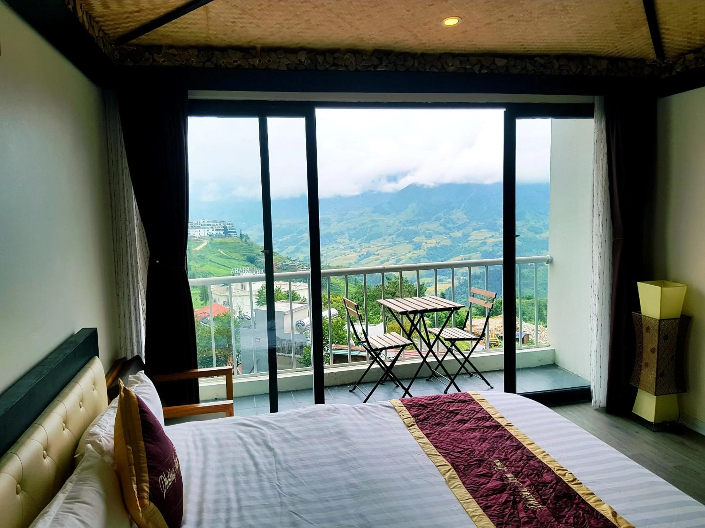 Decorative detail in Phuong Nam Hotel