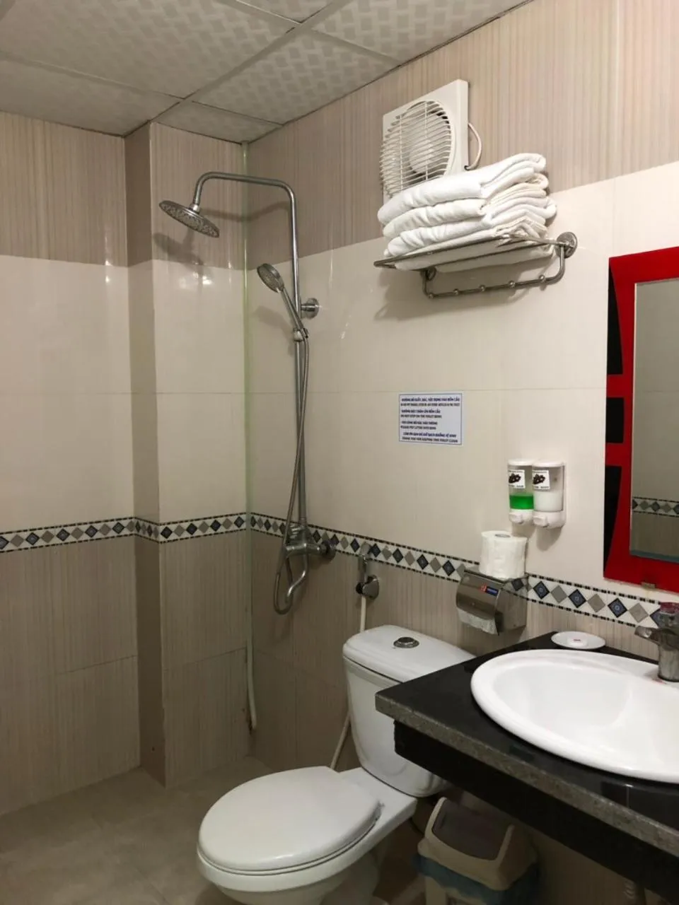 Bathroom in Phuong Nam Hotel