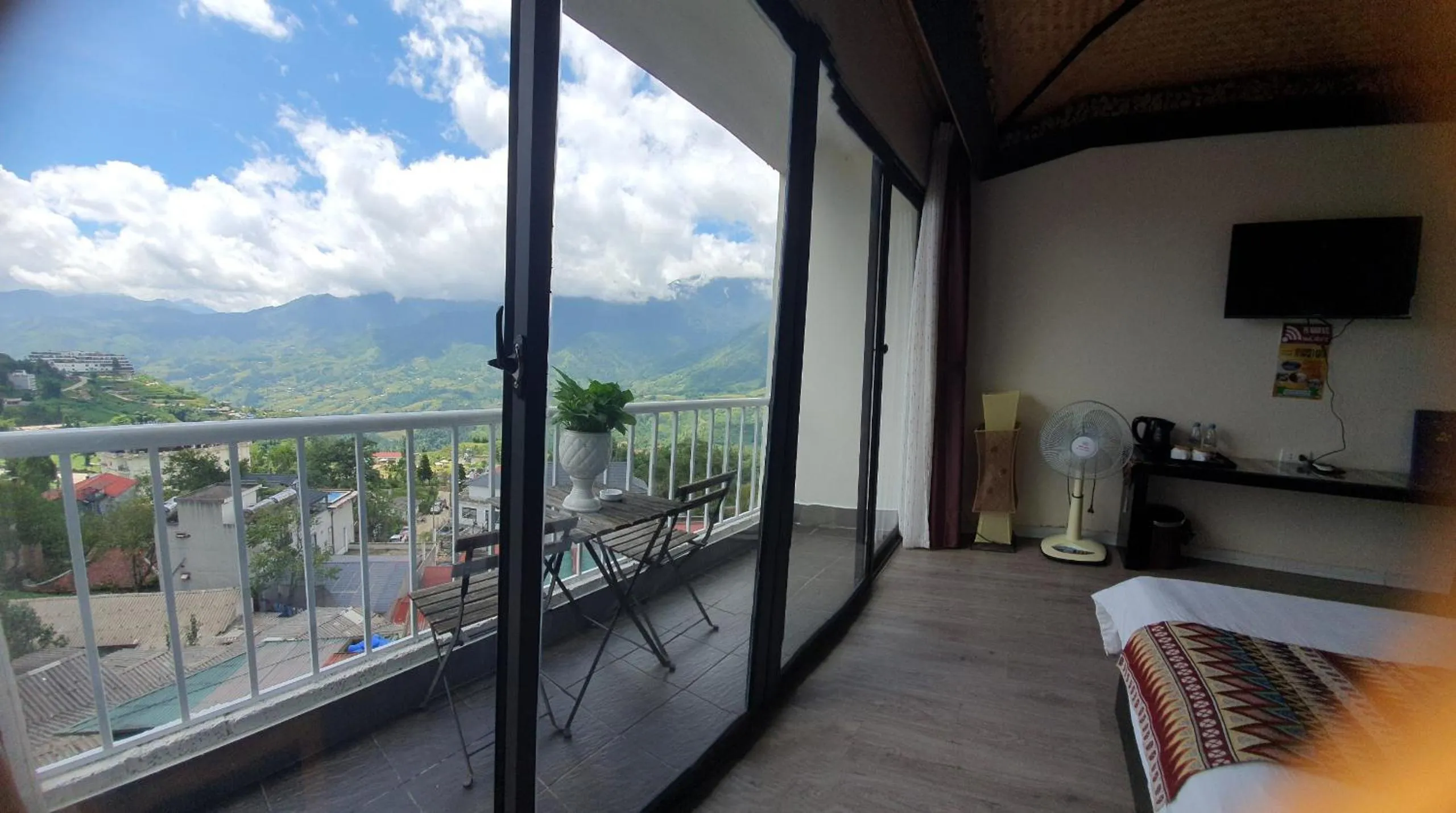 View (from property/room), Bed in Phuong Nam Hotel