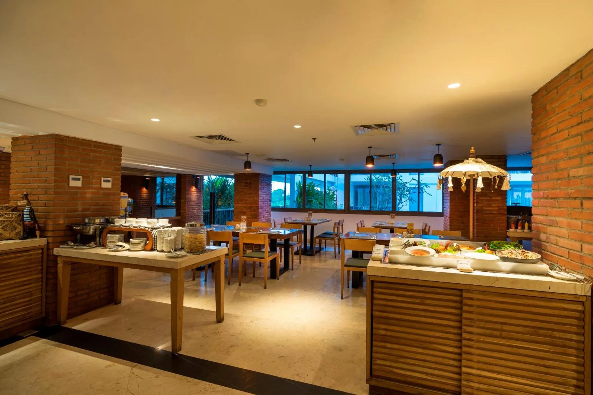 Restaurant/places to eat in d'primahotel Petitenget Seminyak 2