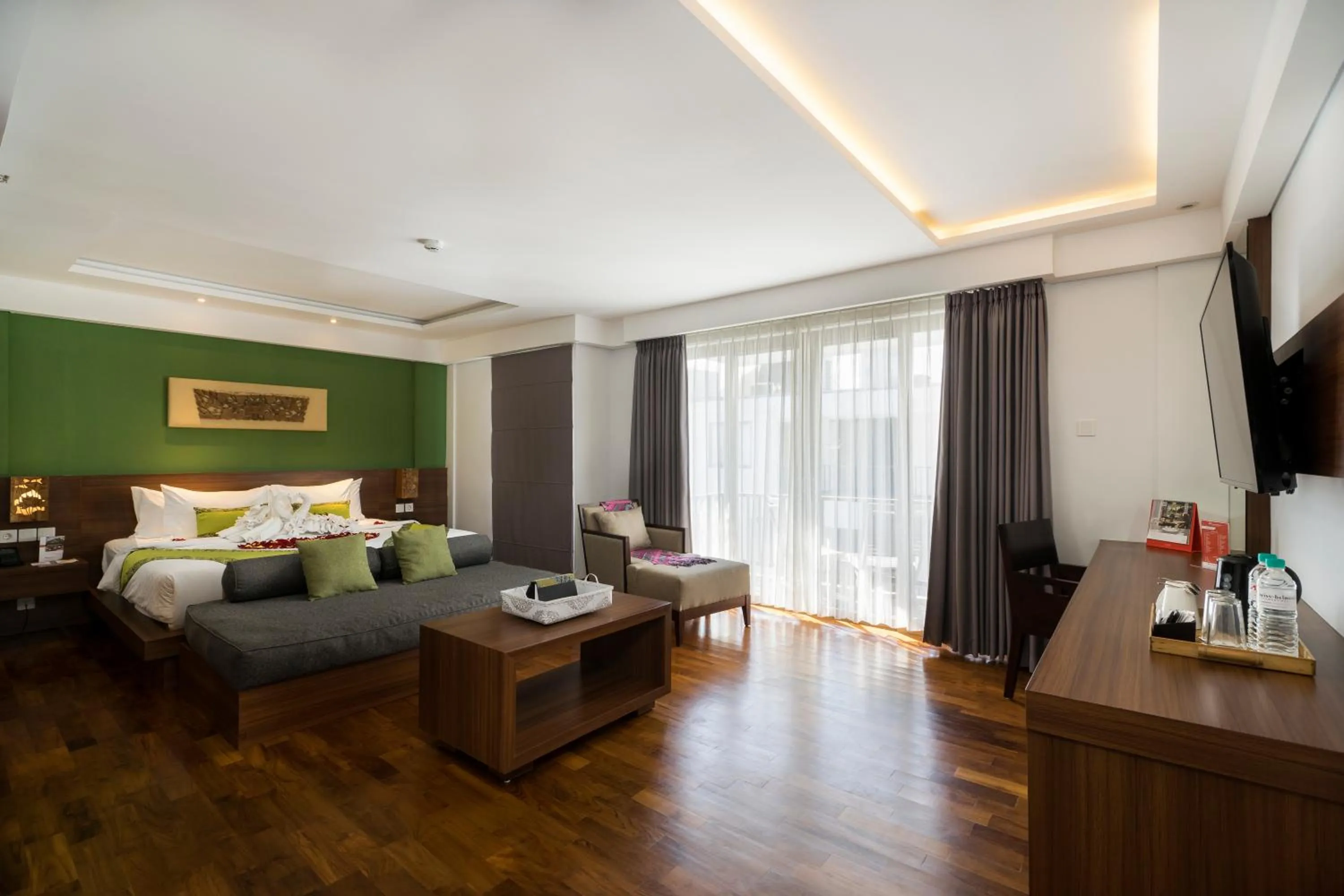 Photo of the whole room, Bed in d'primahotel Petitenget Seminyak 2