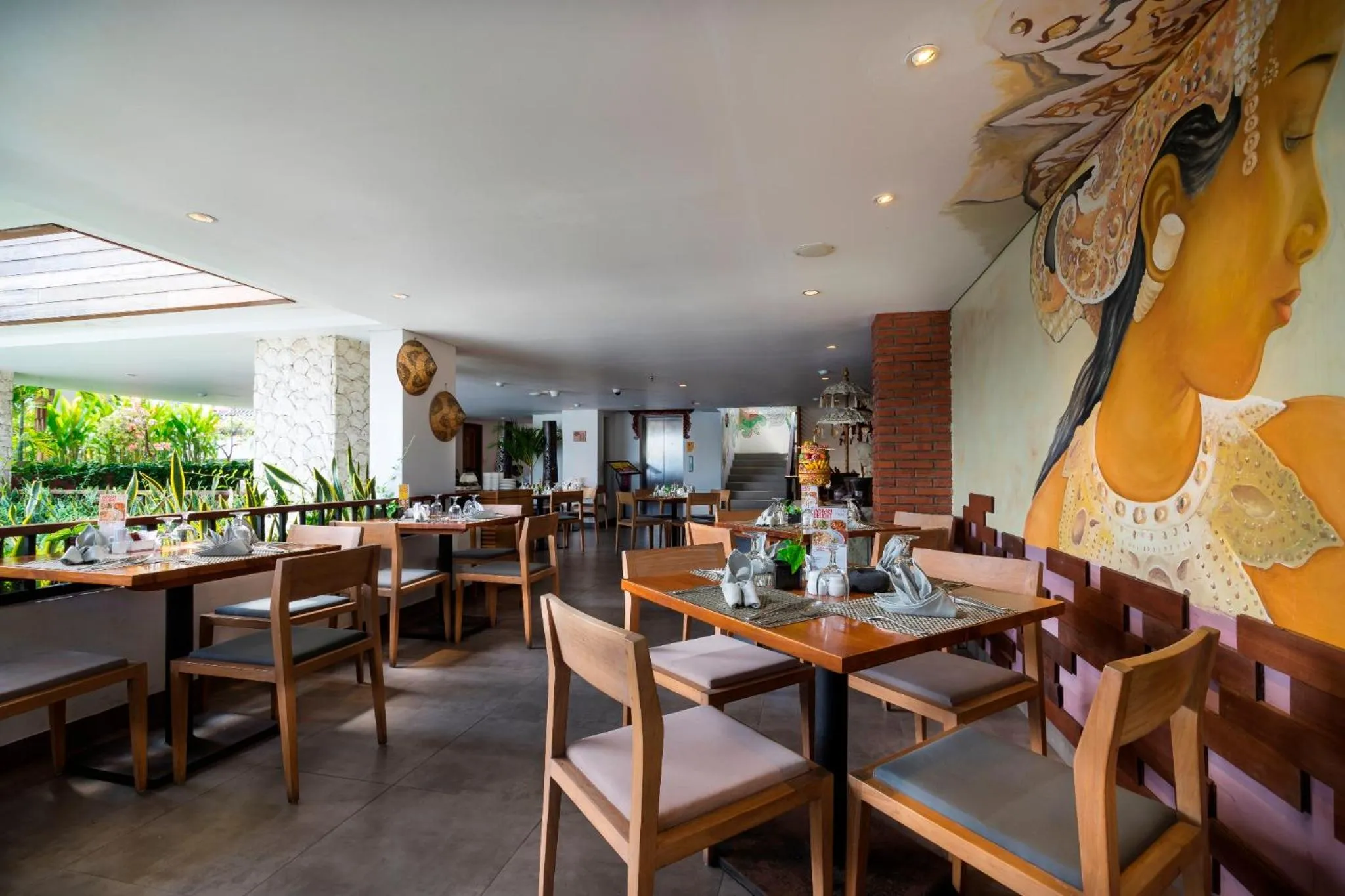 Restaurant/places to eat in d'primahotel Petitenget Seminyak 2