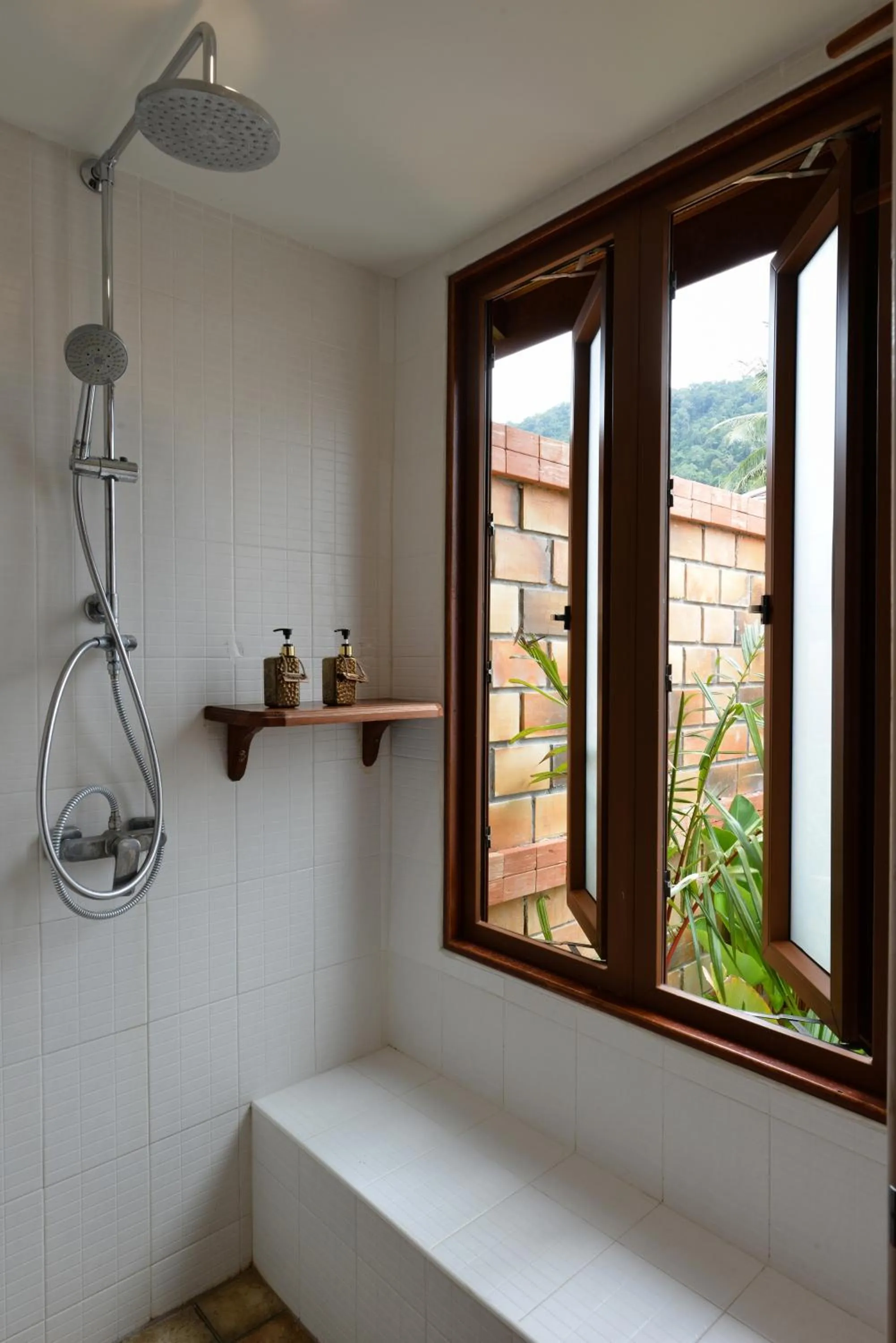 Bathroom in PingChan Koh Phangan Beachfront Resort
