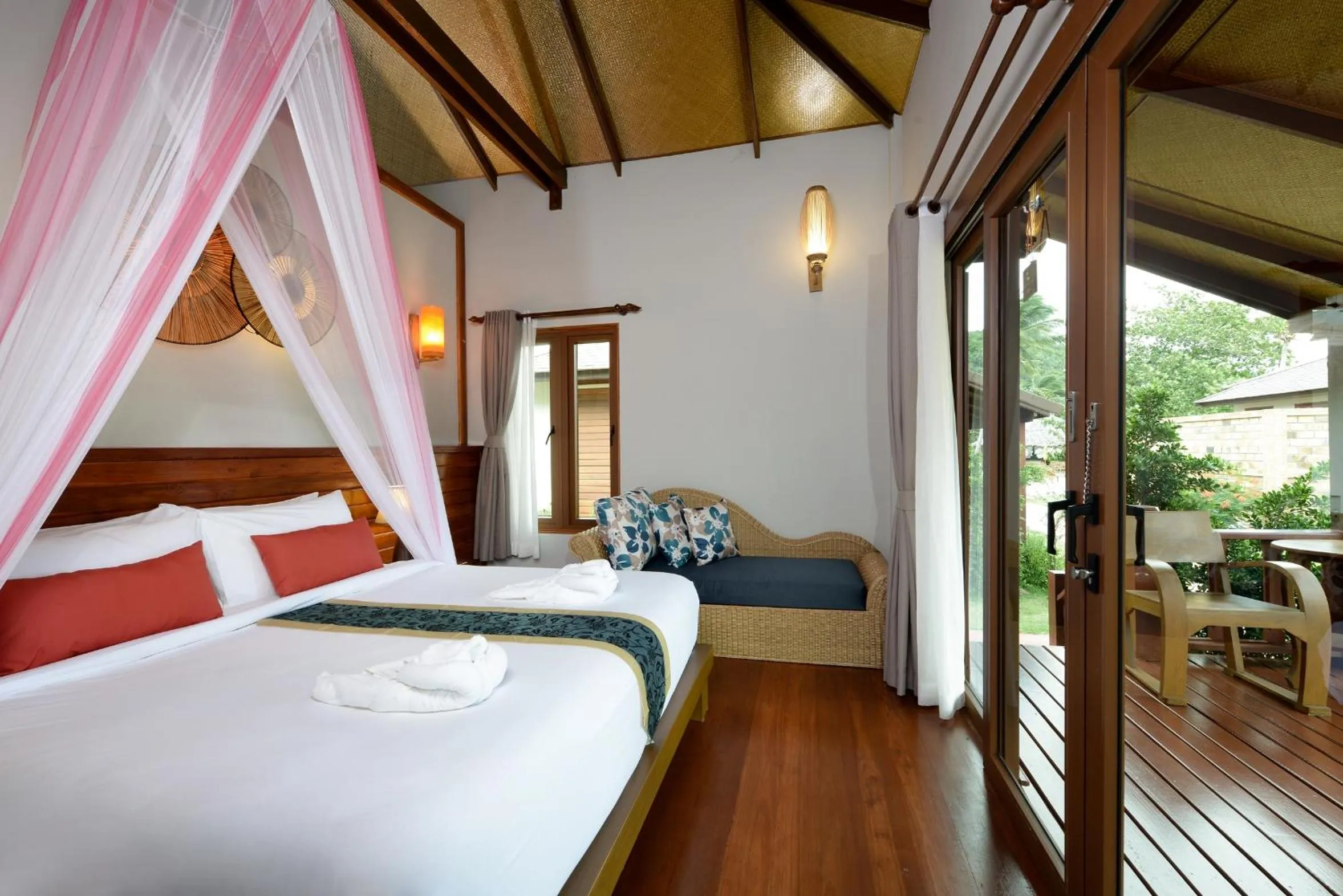 Bedroom, Bed in PingChan Koh Phangan Beachfront Resort