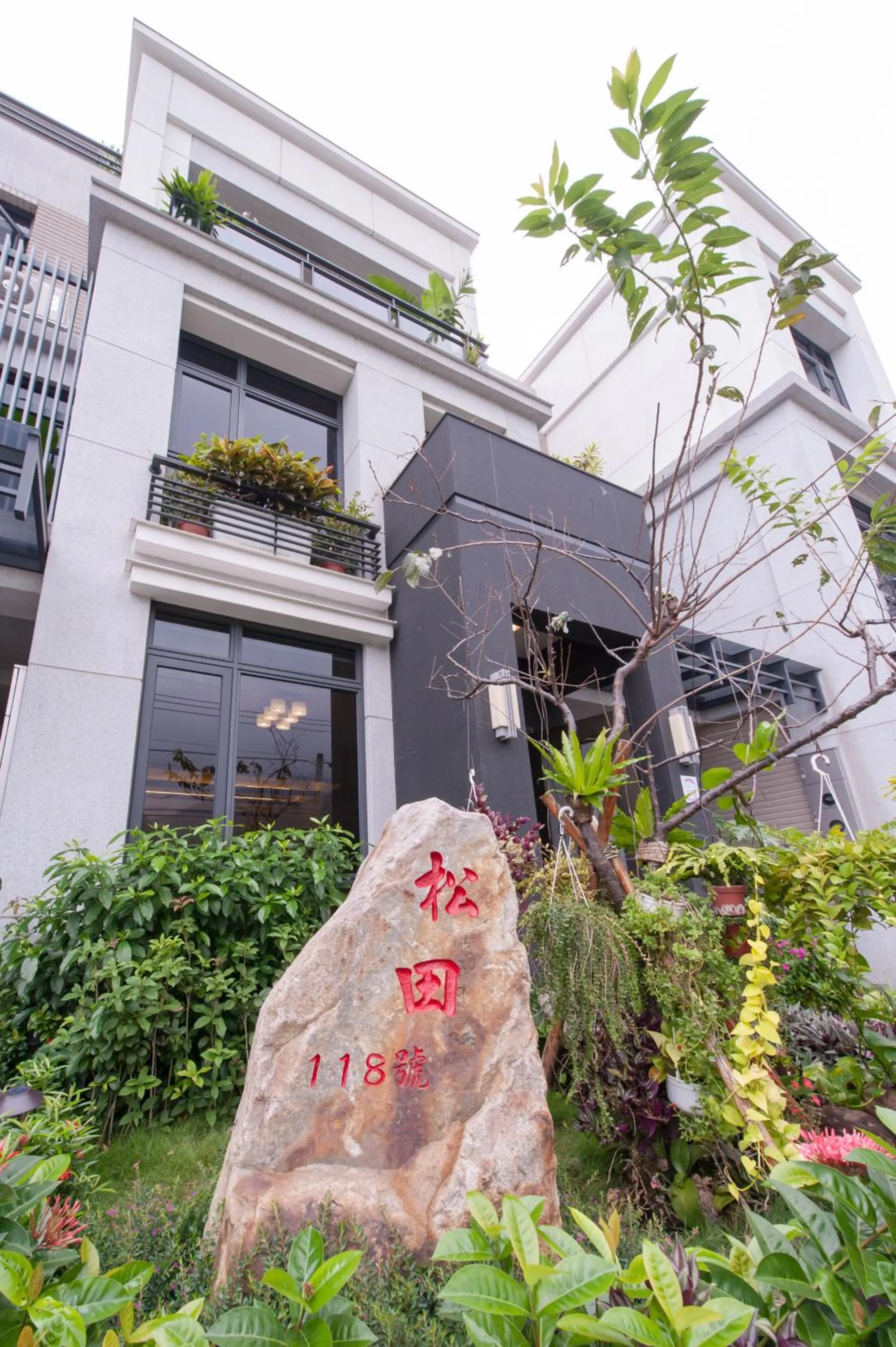 Facade/entrance in Jiaoxi Song Tian B&B