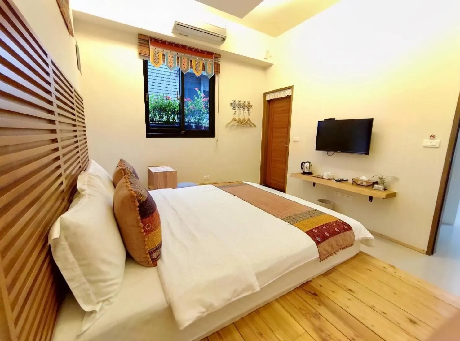 Photo of the whole room, Bed in Jiaoxi Song Tian B&B