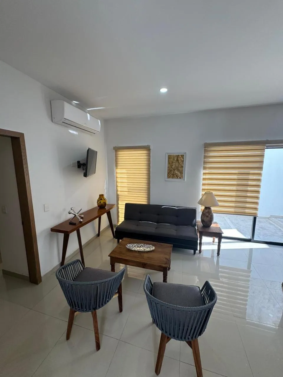 2br 1ba Condo 1 block to ocean Condo 1
