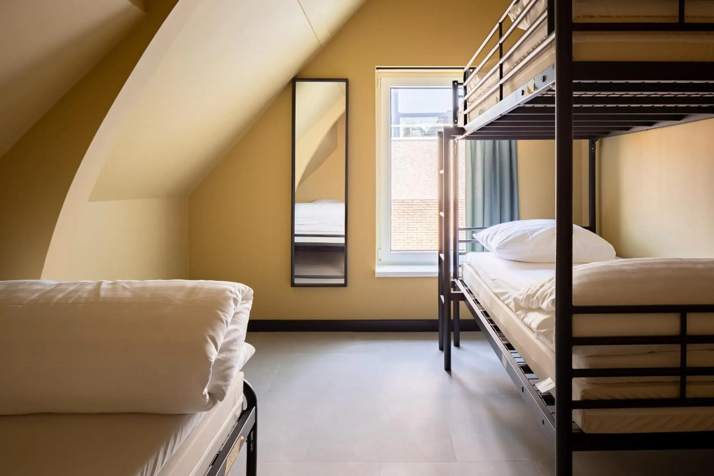 Bunk bed in triple female room in CoolDocks Bunk bed in triple female room in CoolDocks