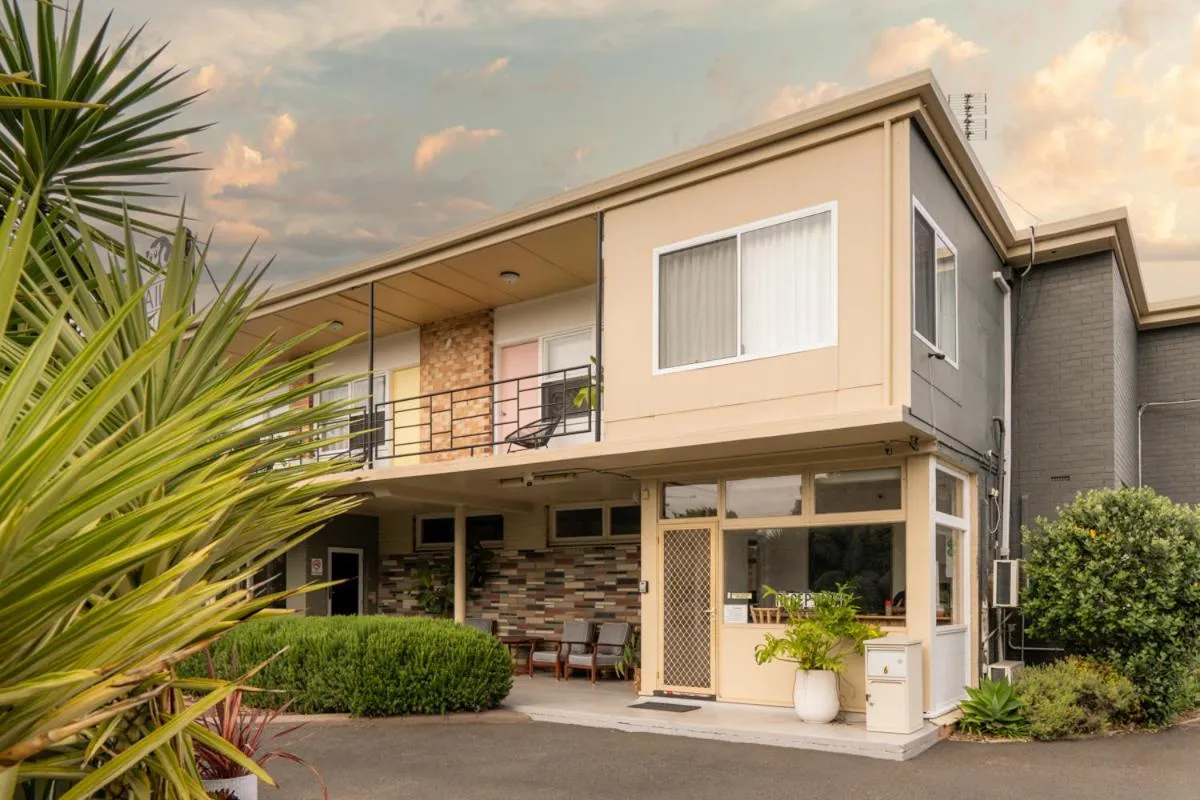 Property building in Paradise Motel Busselton