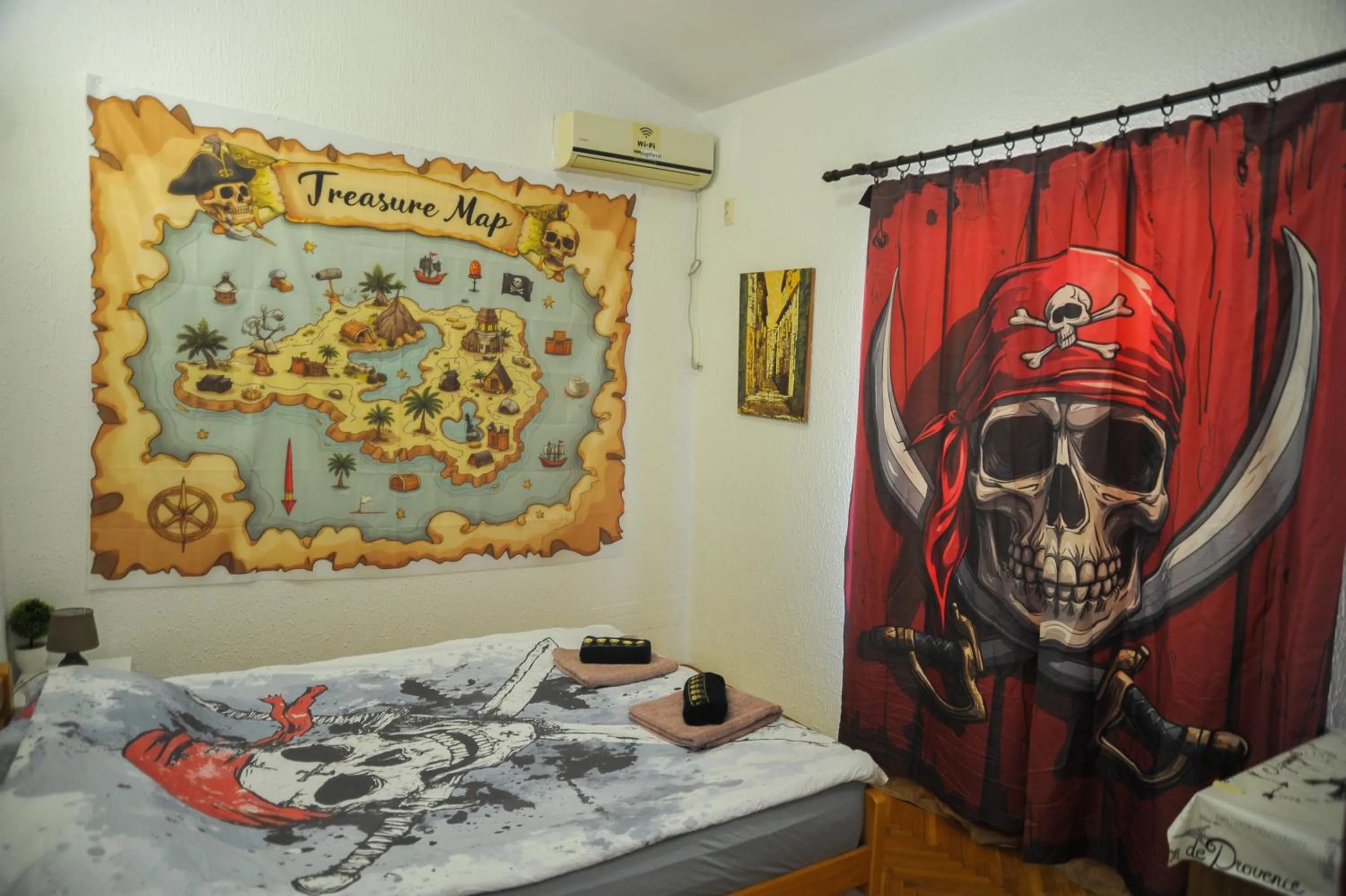Bed in Pirate Backpackers