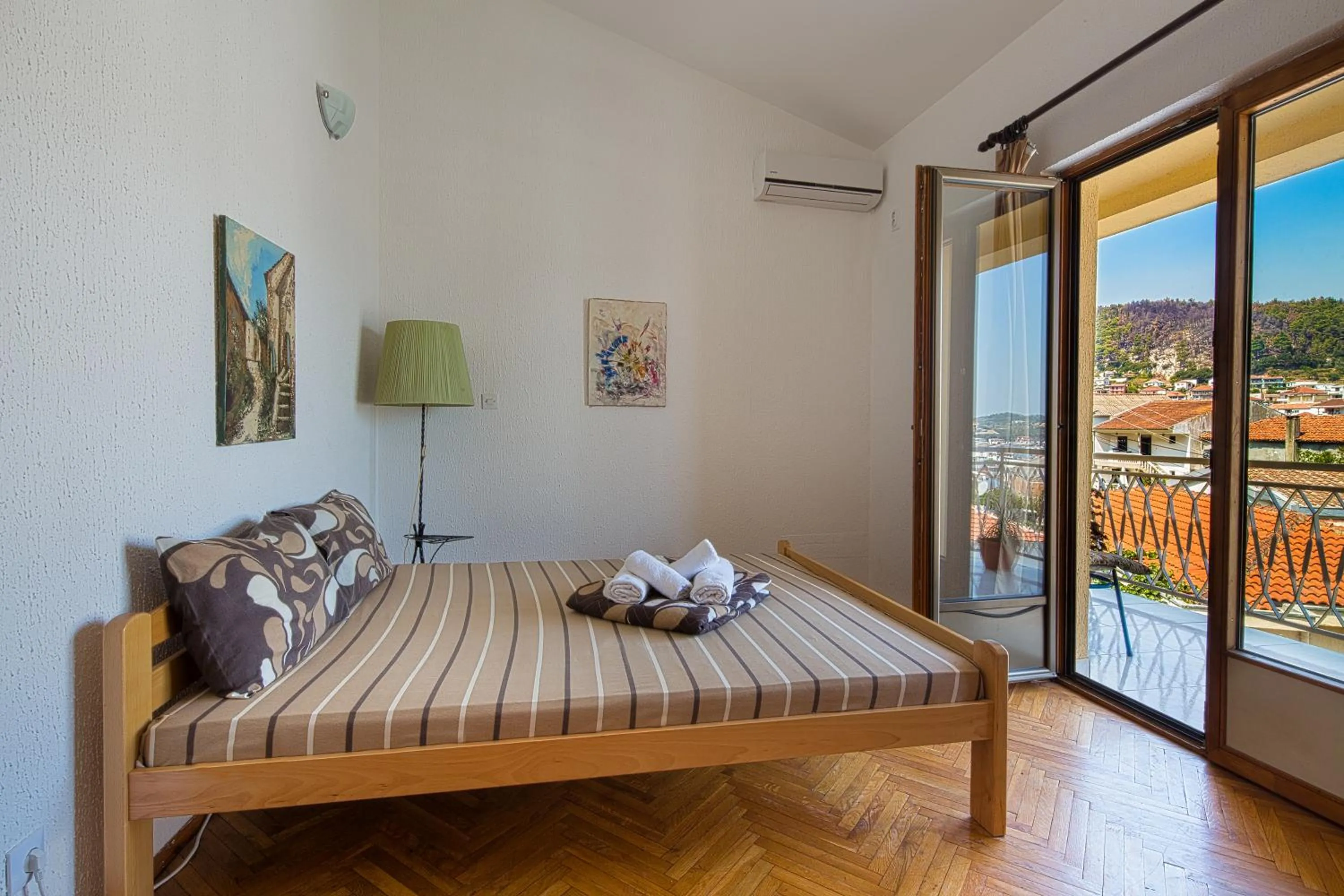Bed in Pirate Backpackers
