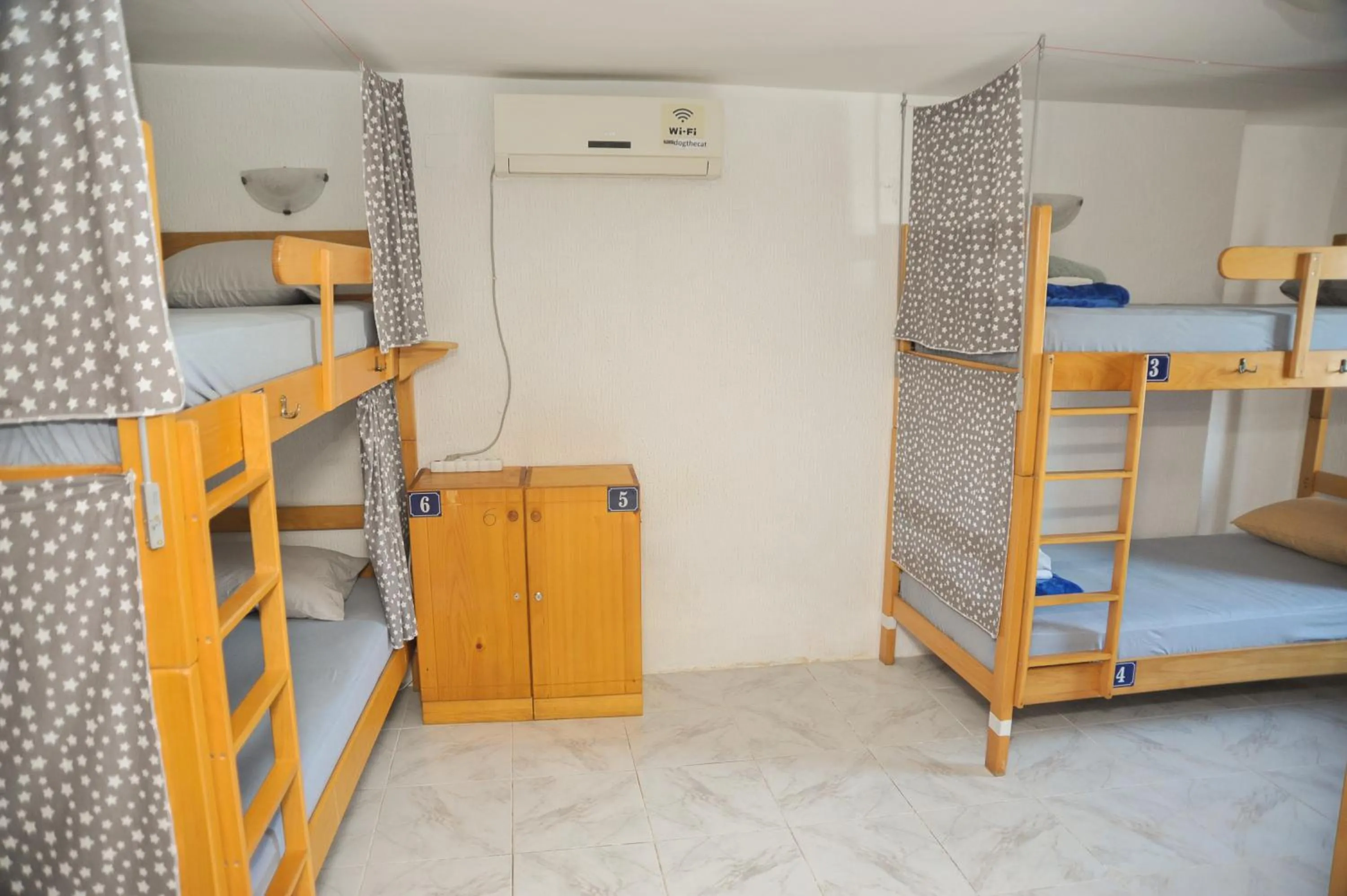 Bed in Pirate Backpackers