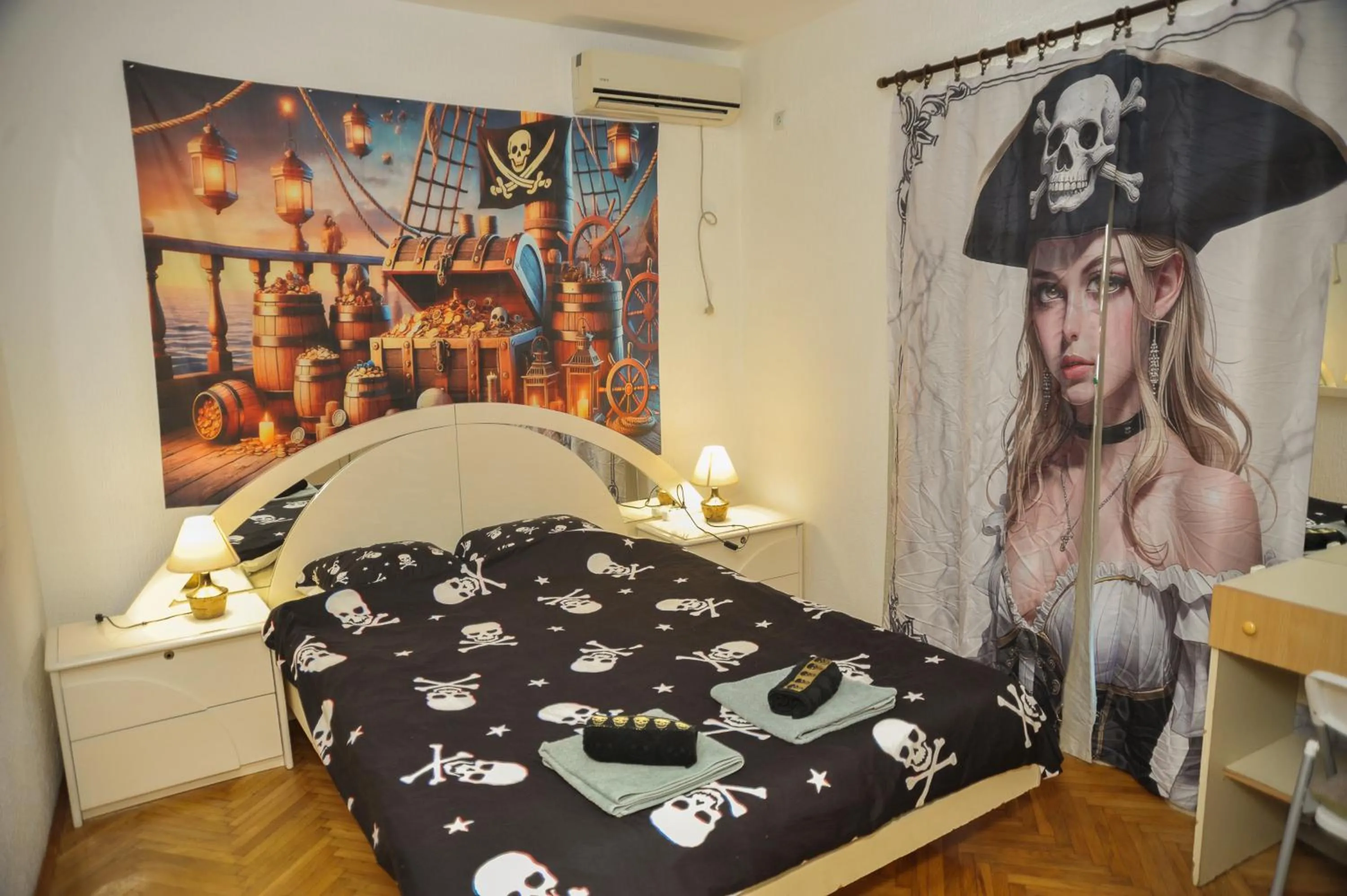 Bed in Pirate Backpackers