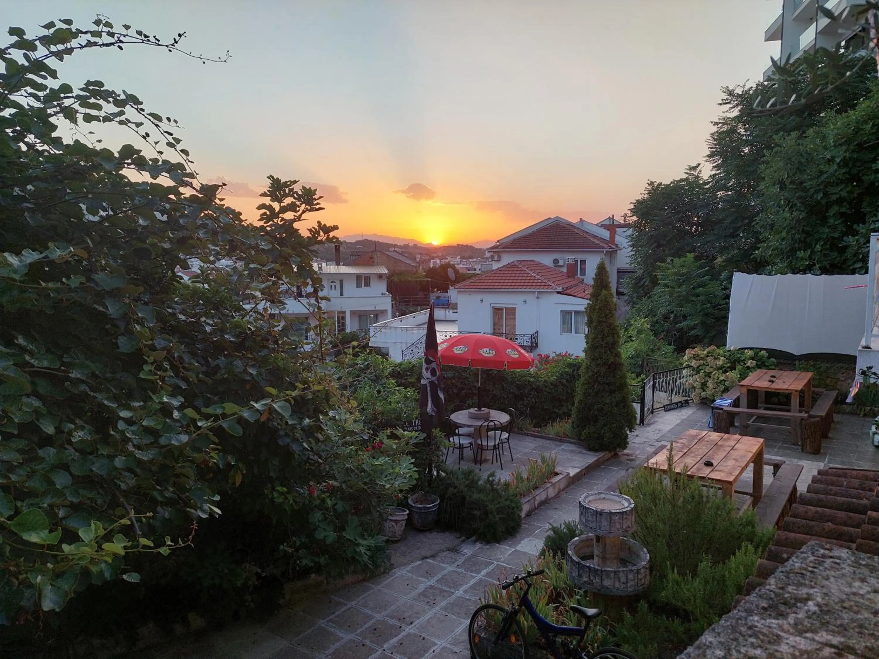 Sunrise in Pirate Backpackers