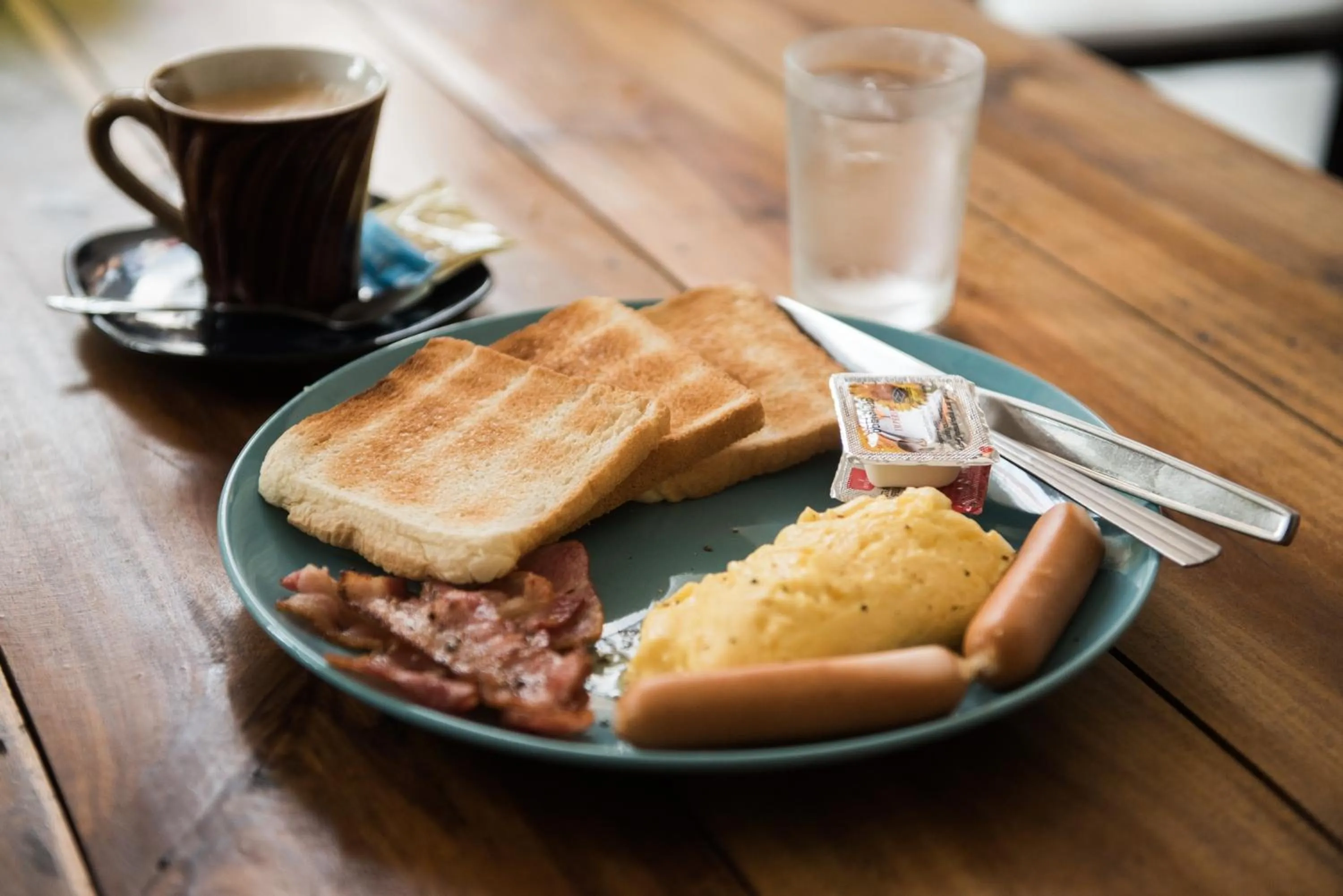 Food and drinks in Dutch Guest้้house Chiang Mai