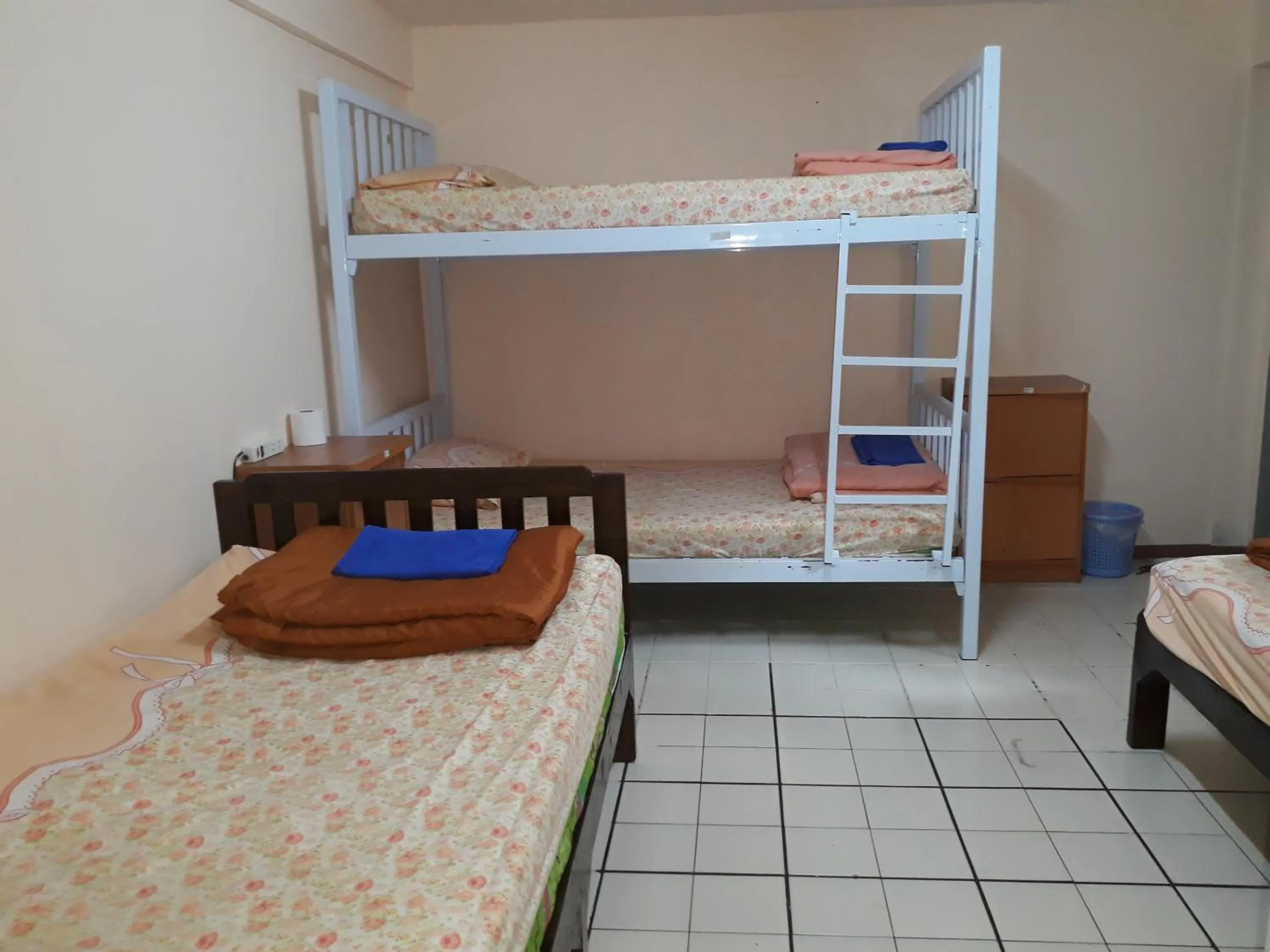 Photo of the whole room, Bed in Dutch Guest้้house Chiang Mai