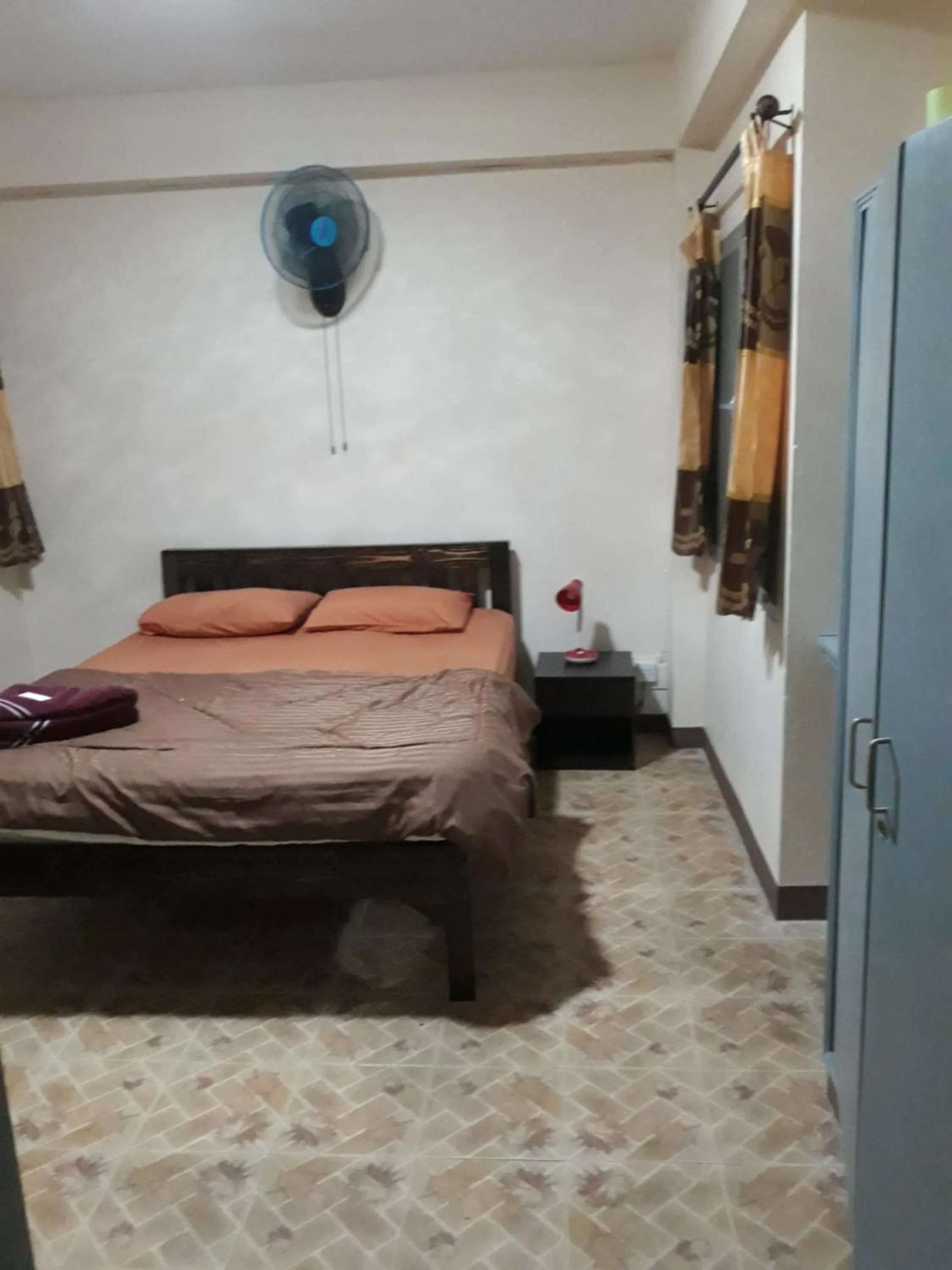 Photo of the whole room, Bed in Dutch Guest้้house Chiang Mai