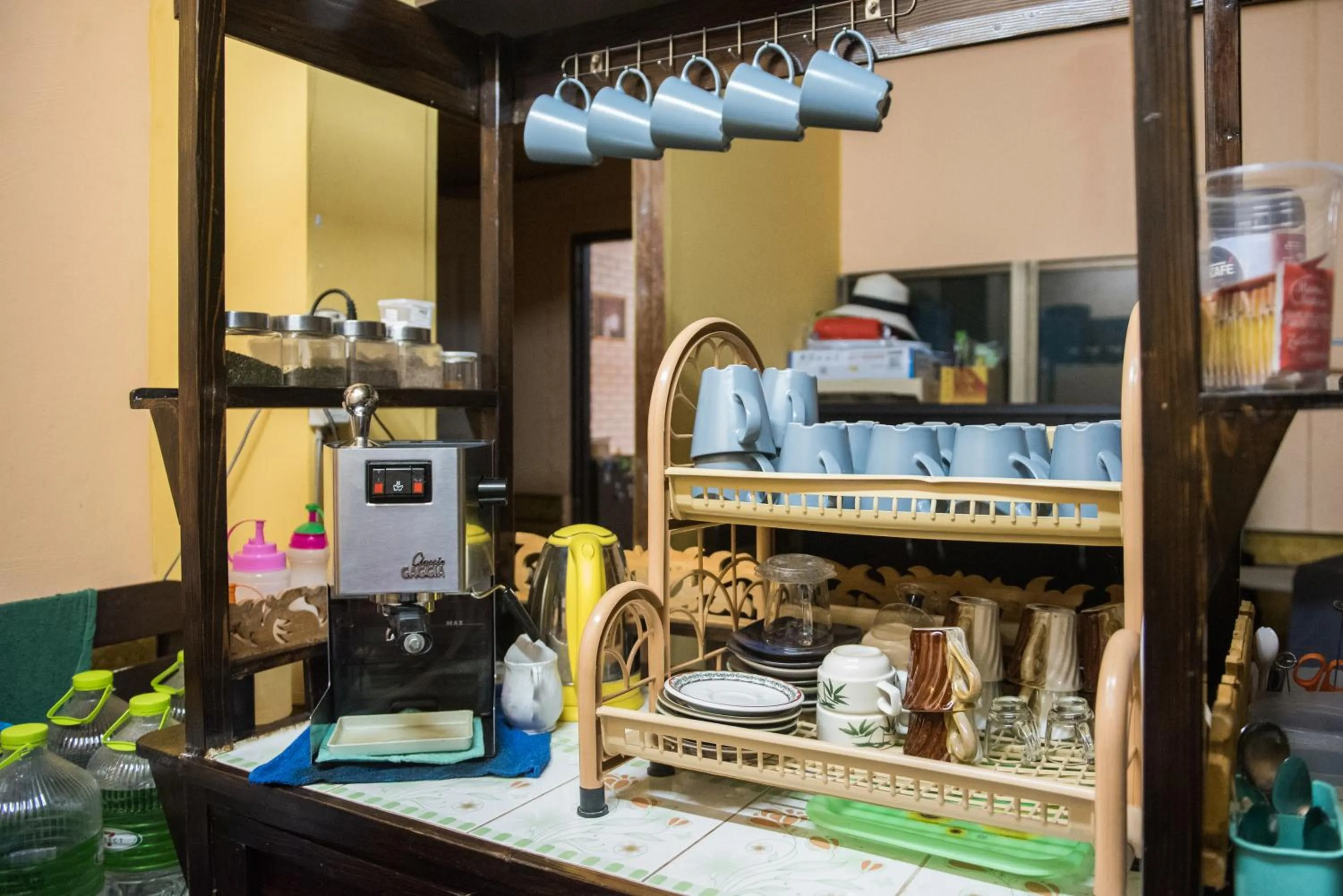 Coffee/tea facilities in Dutch Guest้้house Chiang Mai