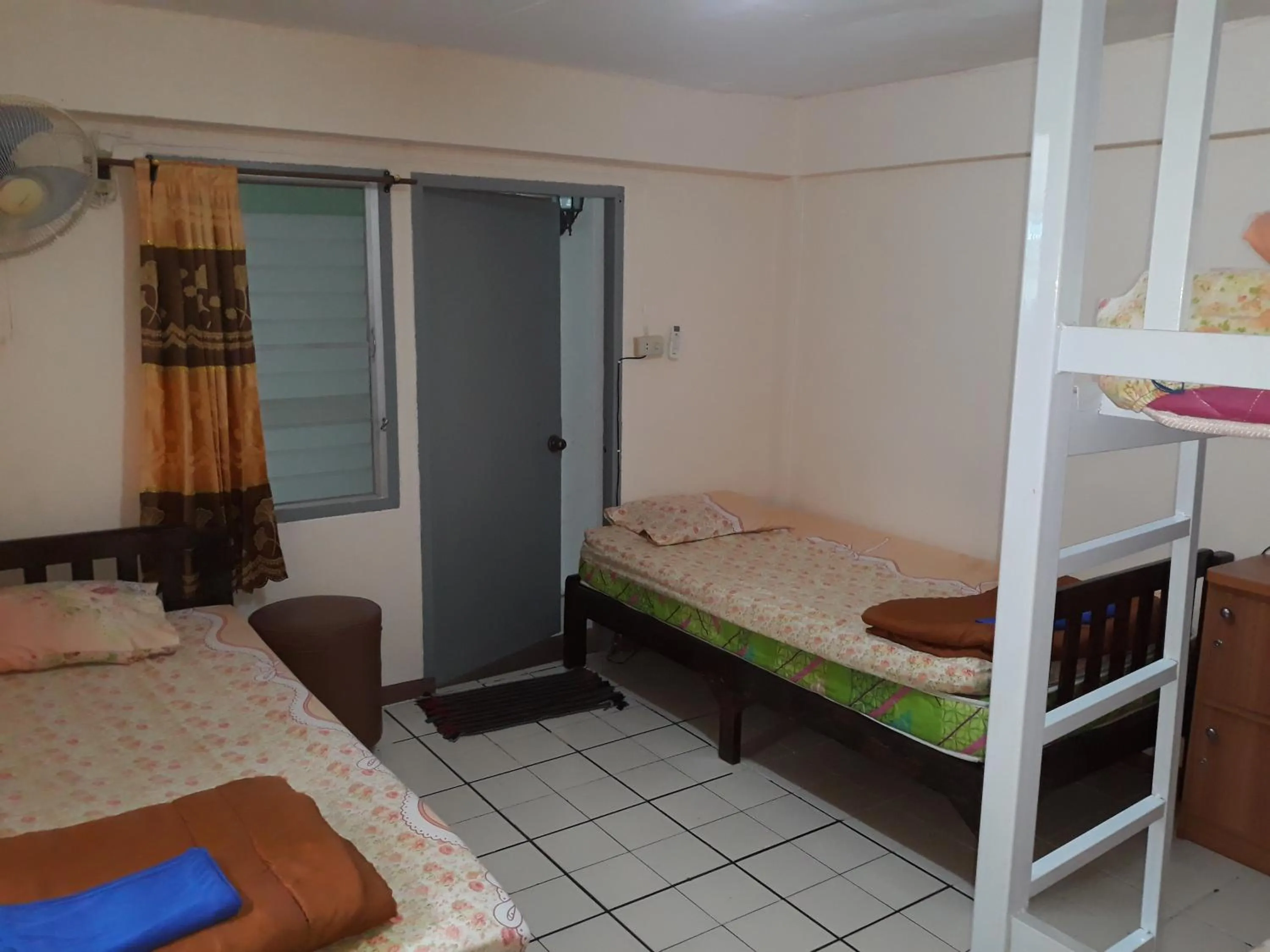 Photo of the whole room, Bed in Dutch Guest้้house Chiang Mai