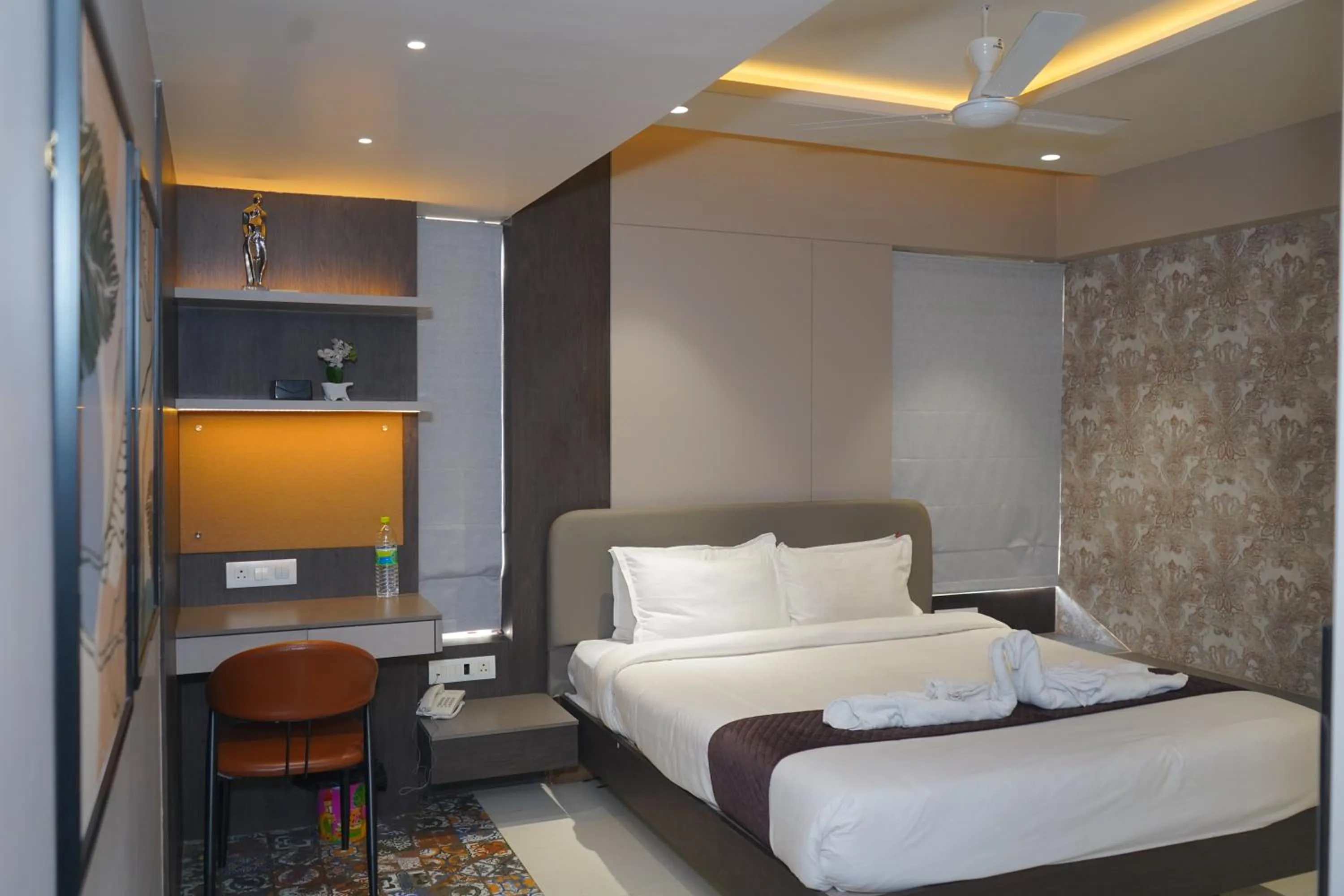 Bed in Abssolute Homtel - Rooms & Suites