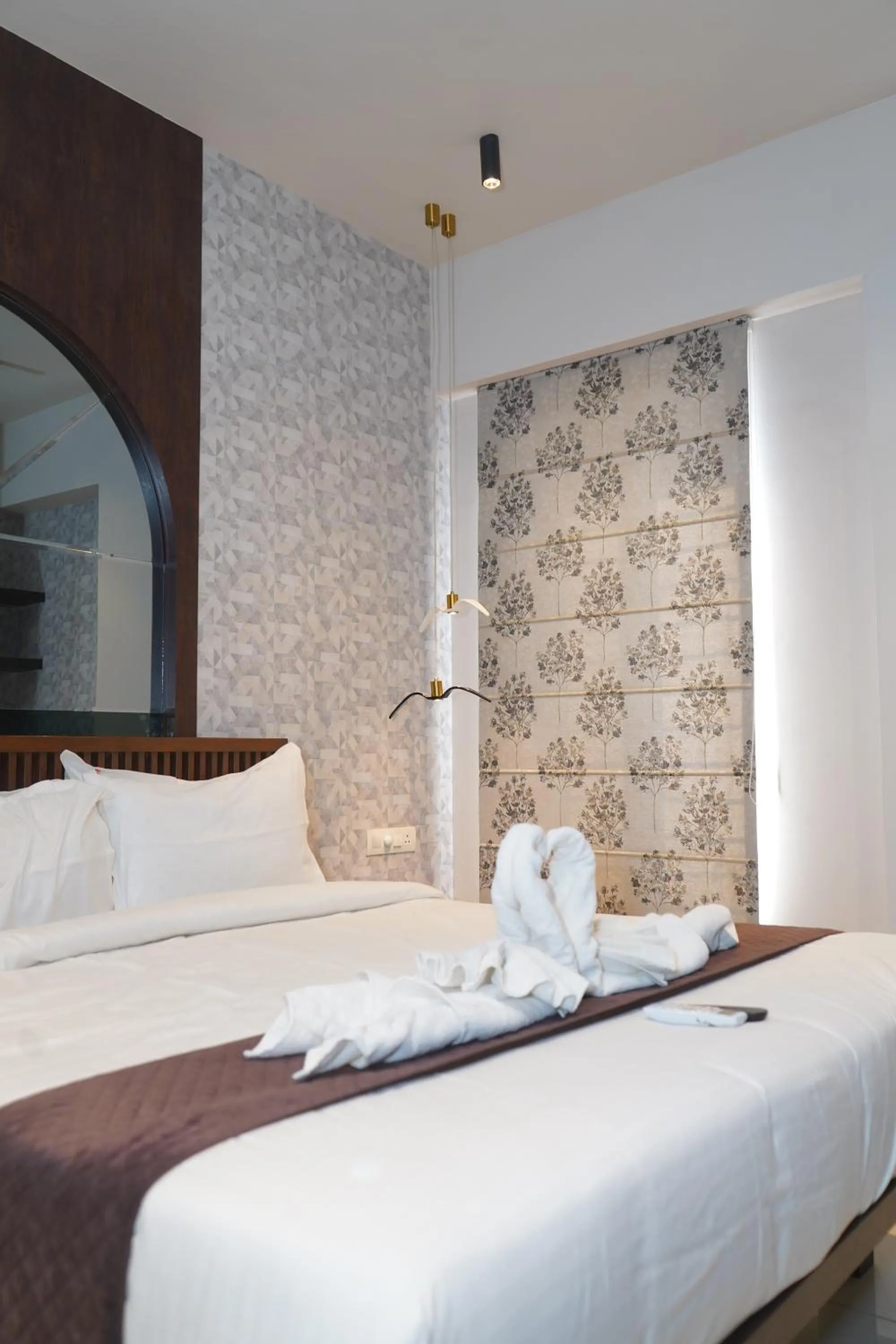 Bed in Abssolute Homtel - Rooms & Suites