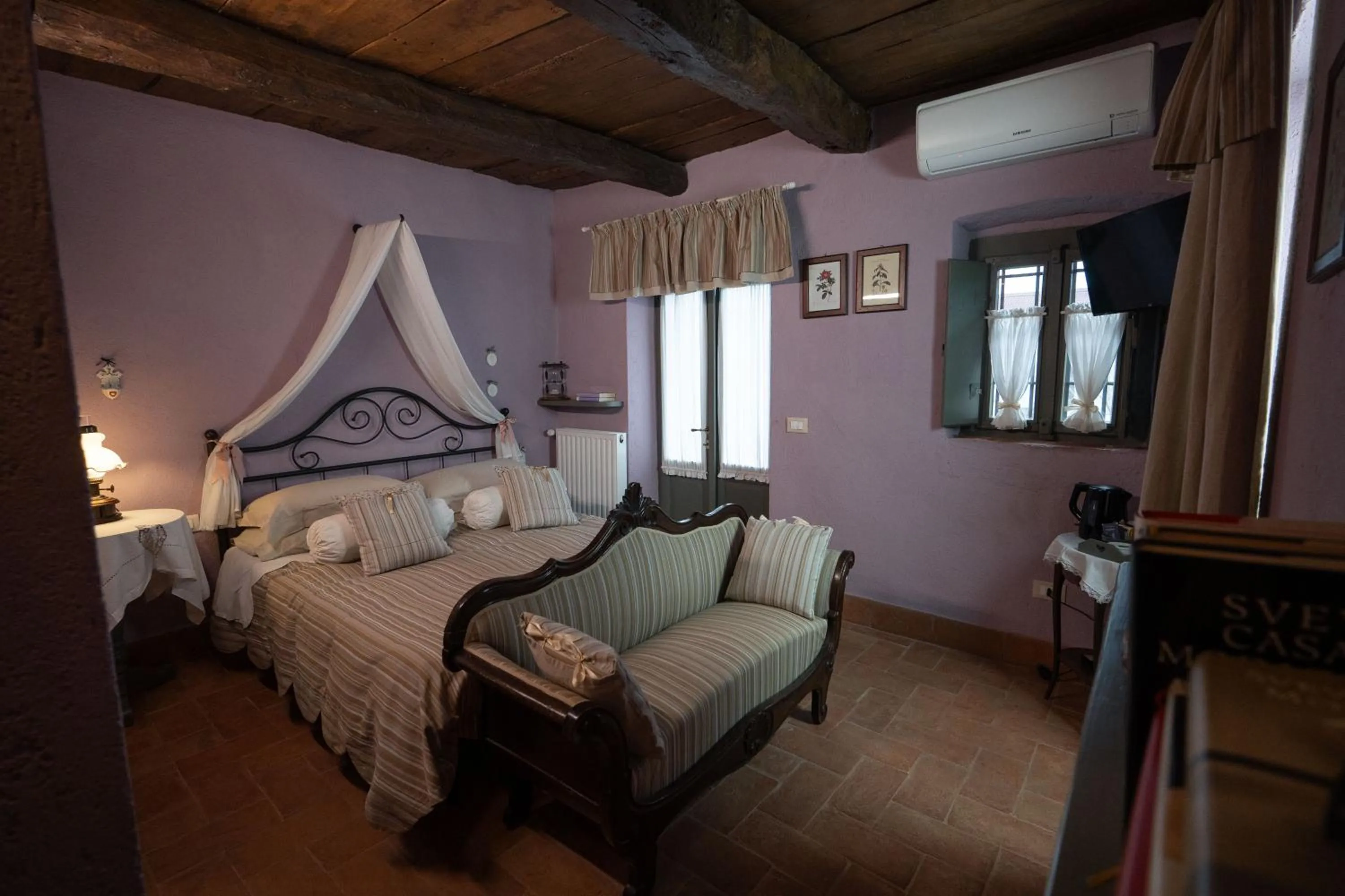 Double Room with Balcony in Il Salice B&B
