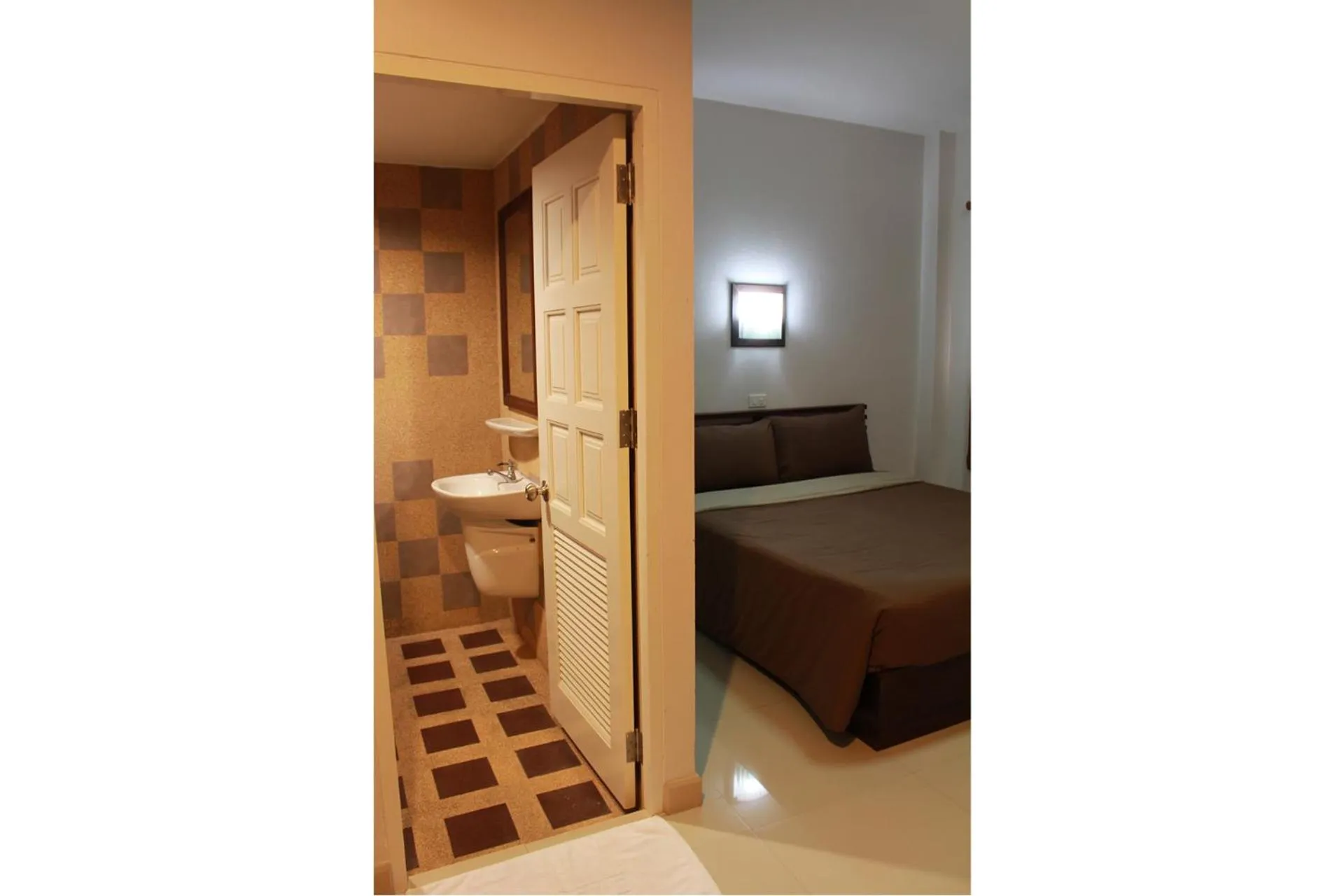 Bedroom, Bed in Pornkasem House