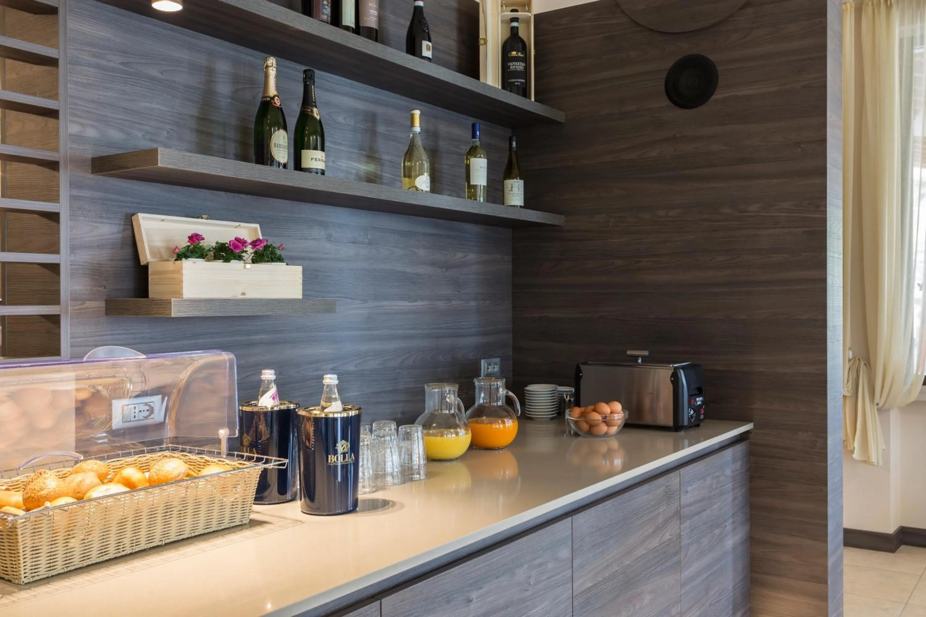 Food and drinks in Hotel Veronesi